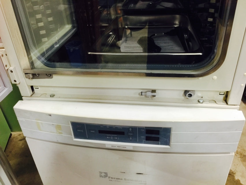 FORMA INCUBATOR Water Jacketed Double Stack Model 3110 CO2 Wheels PERFECT Condit