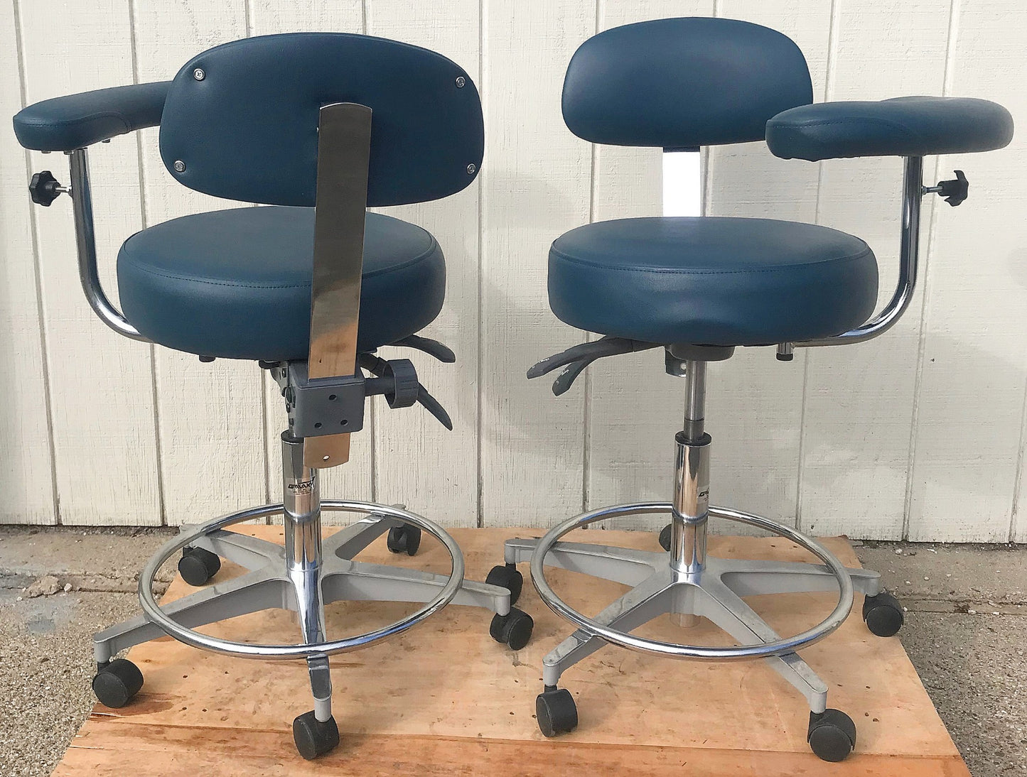GALAXY EXAM ADJUSTABLE AIR LIFT MEDICAL DENTAL TATOO VET STOOL CHAIR FREE SHIP