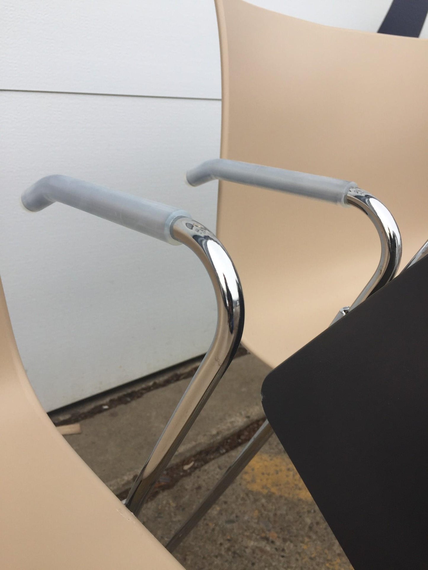 Lot 10 ARPER CATIFA 46 SLED BASE ARM CHAIR BASE WHEELS LIEVORE MOLINA FREE SHIP