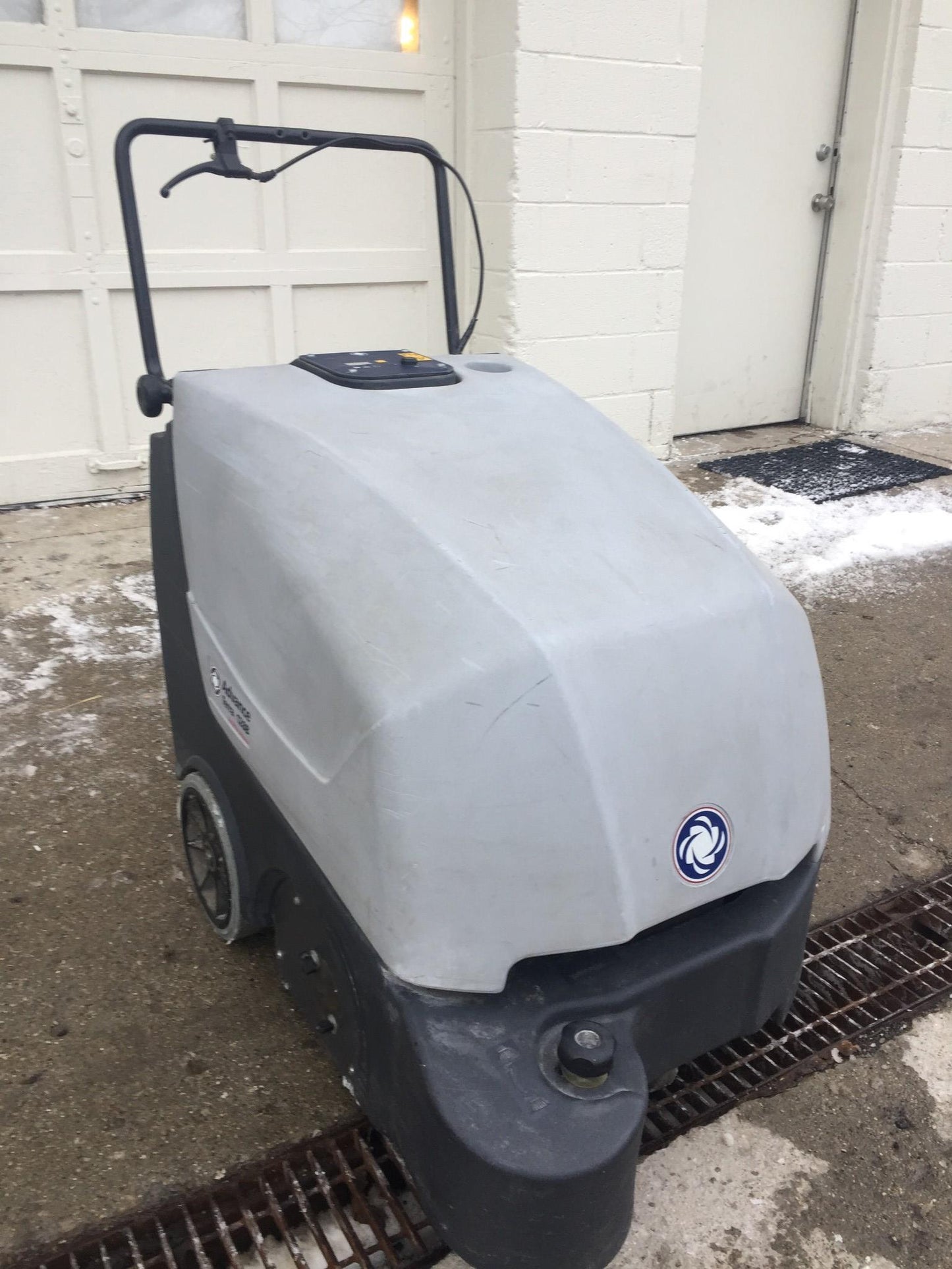 NILFISK ADVANCE TERRA 128B WALK BEHIND 28" SWEEPER CHARGER WATCH VIDEO FREE SHIP