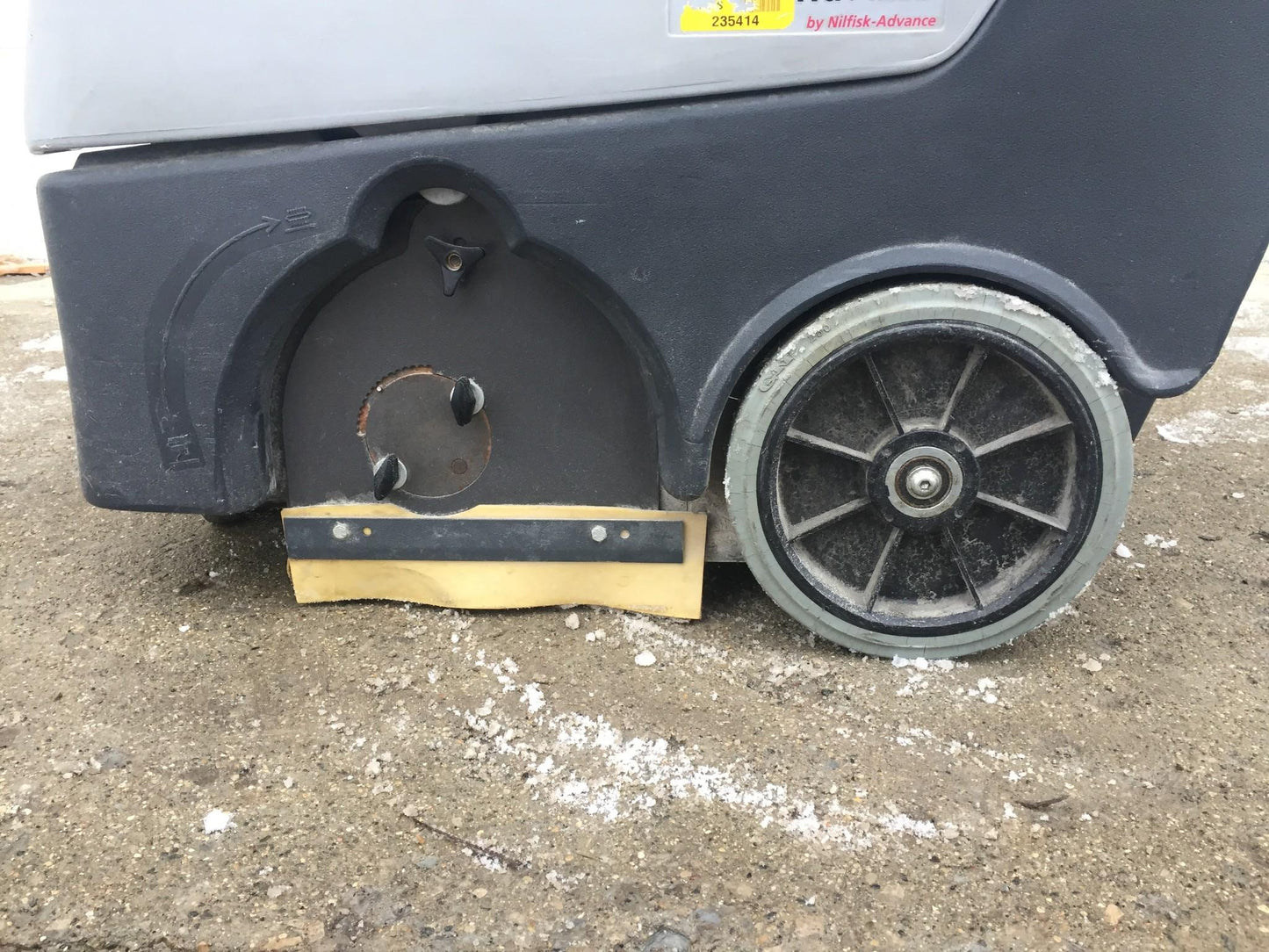 NILFISK ADVANCE TERRA 128B WALK BEHIND 28" SWEEPER CHARGER WATCH VIDEO FREE SHIP