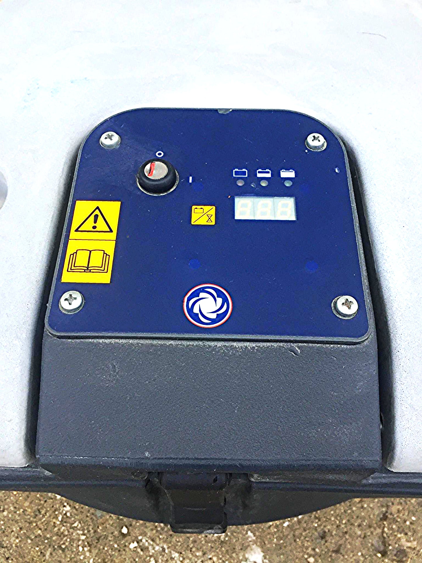 NILFISK ADVANCE TERRA 128B WALK BEHIND 28" SWEEPER CHARGER WATCH VIDEO FREE SHIP