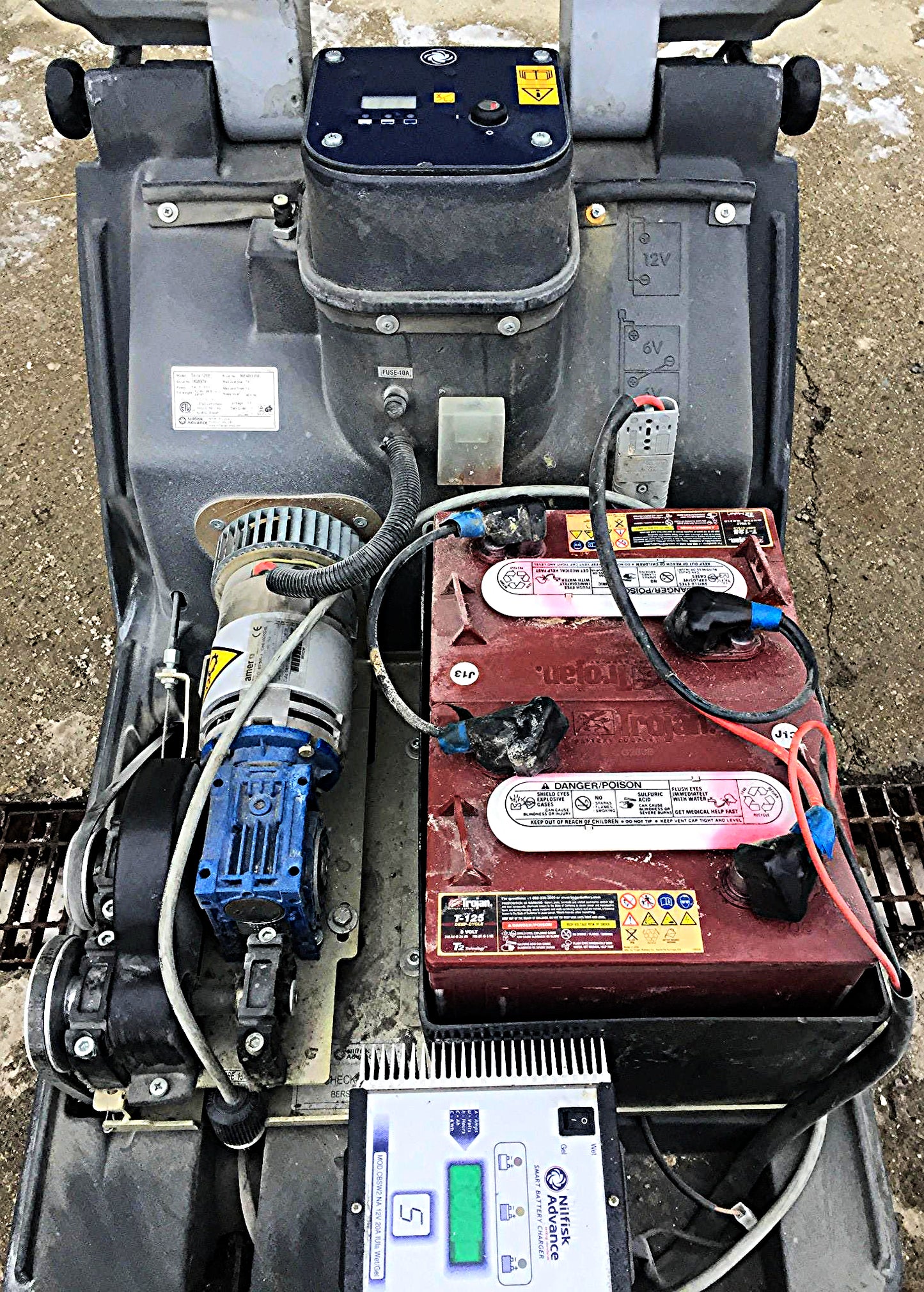 NILFISK ADVANCE TERRA 128B WALK BEHIND 28" SWEEPER CHARGER WATCH VIDEO FREE SHIP