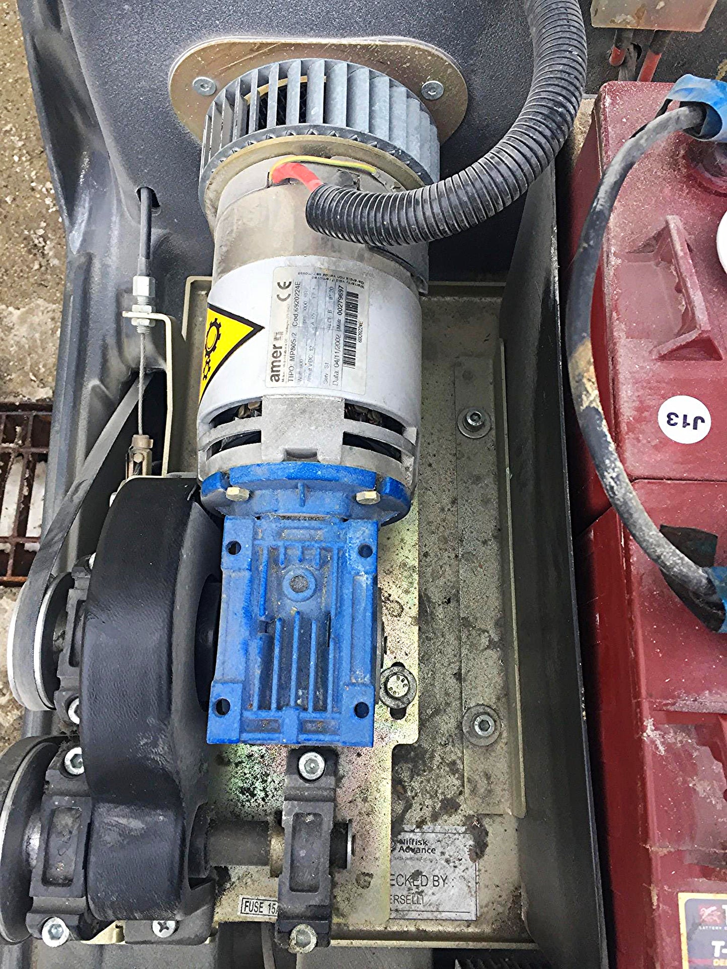 NILFISK ADVANCE TERRA 128B WALK BEHIND 28" SWEEPER CHARGER WATCH VIDEO FREE SHIP