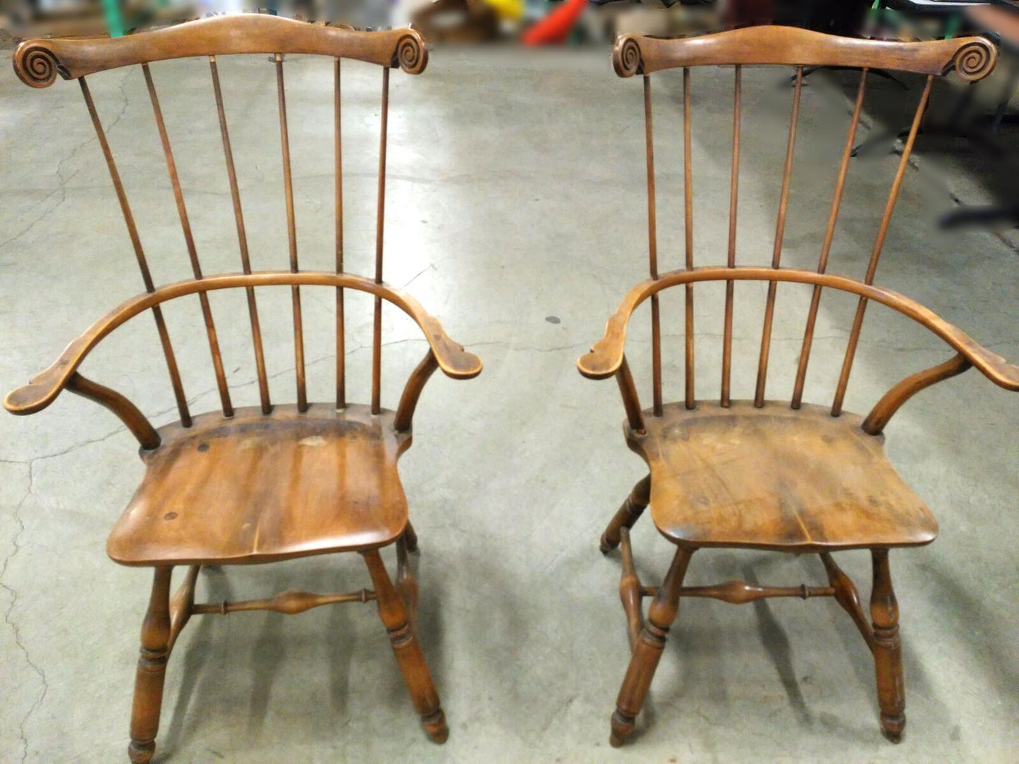 BEAUTIFUL PAIR VINTAGE WINDSOR MAPLE CHAIR SPINDLE CHAIRS CHARLOTTE FURNITURE Co