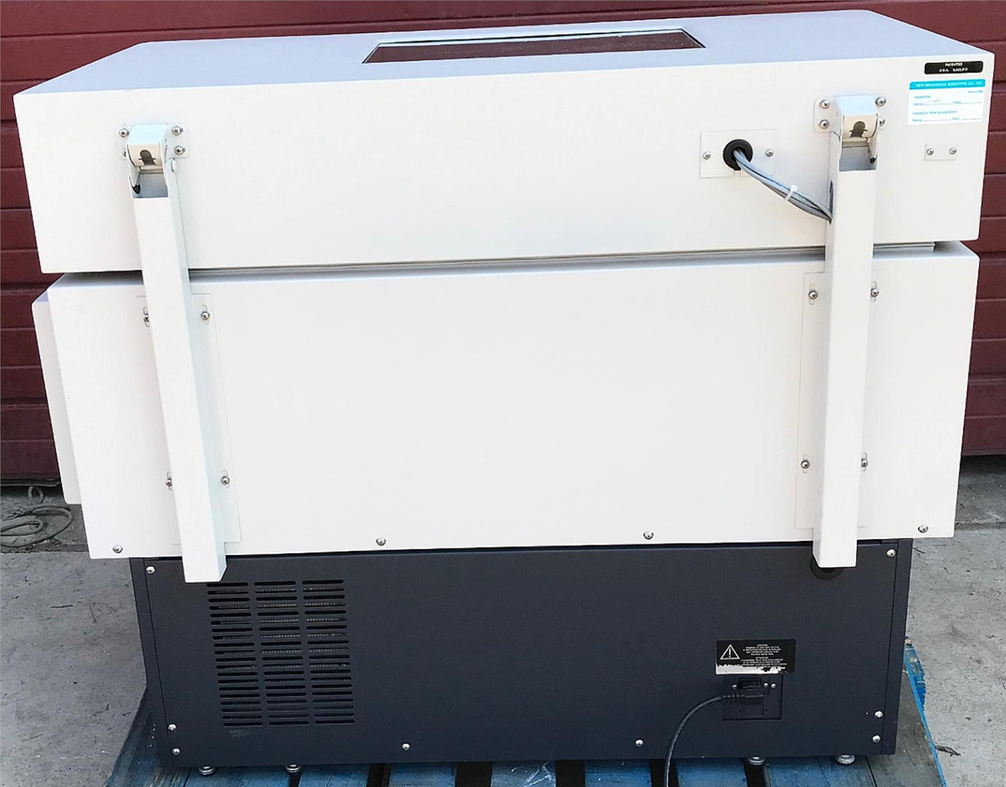 NEW BRUNSWICK EPPENDORF I2500KC REFRIGERATED SHAKER LARGE CAPAC FLOOR INCUBATOR