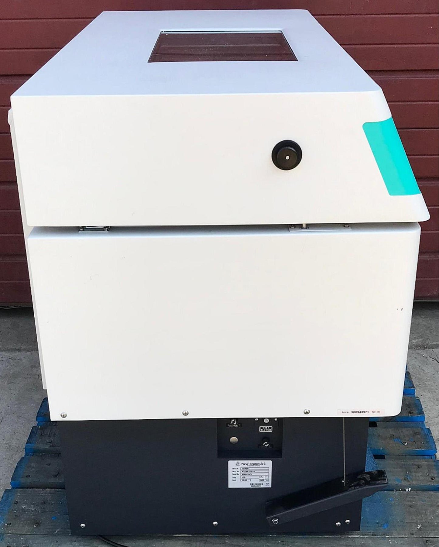 NEW BRUNSWICK EPPENDORF I2500KC REFRIGERATED SHAKER LARGE CAPAC FLOOR INCUBATOR