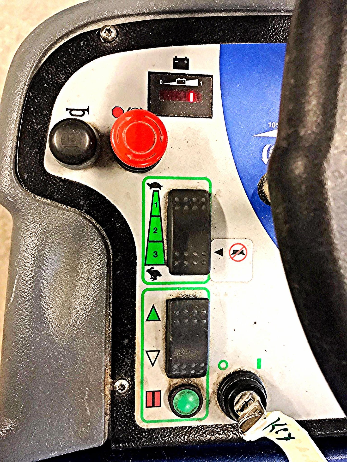 TENNANT WINDSOR CHARIOT iGloss 20" BURNISHER RIDE ON AUTO SCRUBBER WATCH VIDEO