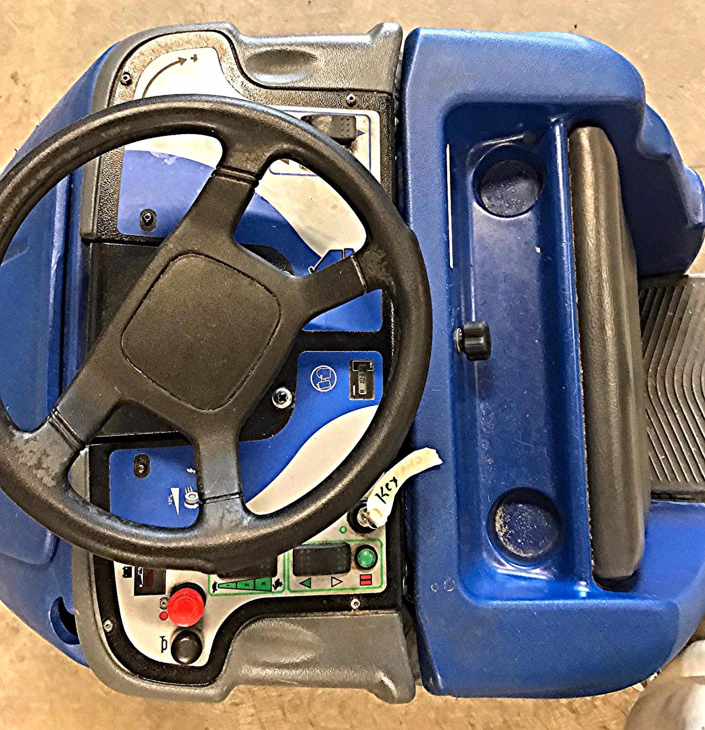 TENNANT WINDSOR CHARIOT iGloss 20" BURNISHER RIDE ON AUTO SCRUBBER WATCH VIDEO