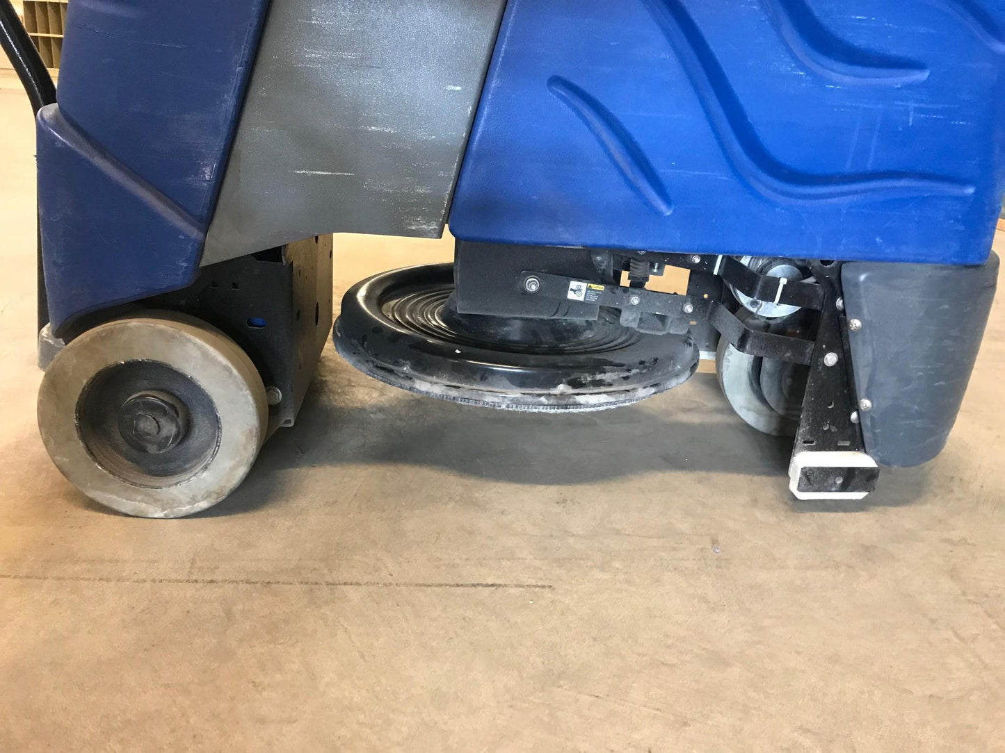 TENNANT WINDSOR CHARIOT iGloss 20" BURNISHER RIDE ON AUTO SCRUBBER WATCH VIDEO