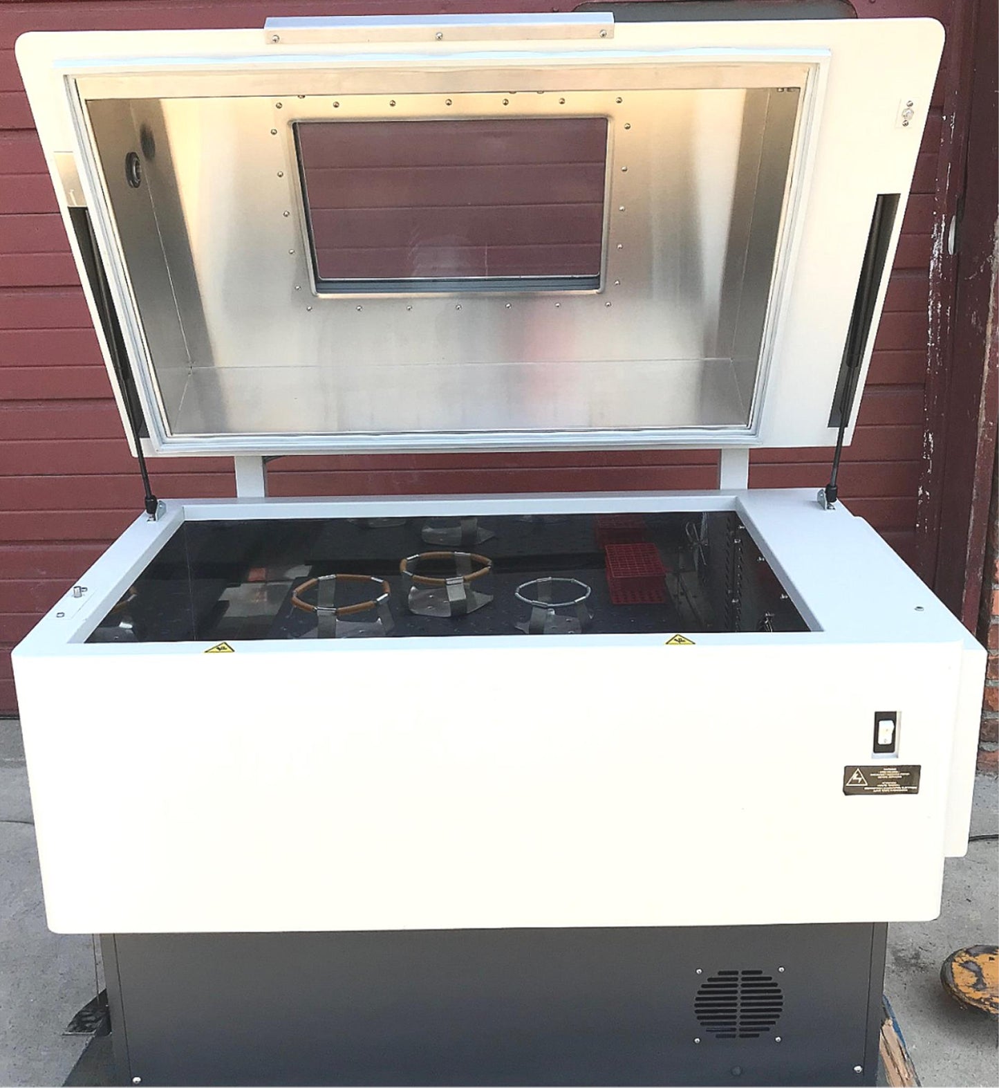 NEW BRUNSWICK EPPENDORF I2500KC REFRIGERATED SHAKER LARGE CAPAC FLOOR INCUBATOR