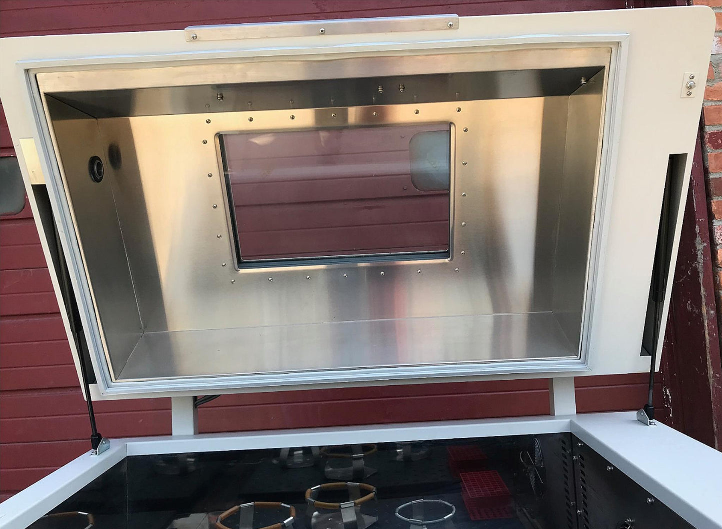 NEW BRUNSWICK EPPENDORF I2500KC REFRIGERATED SHAKER LARGE CAPAC FLOOR INCUBATOR