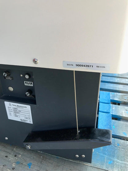 NEW BRUNSWICK EPPENDORF I2500KC REFRIGERATED SHAKER LARGE CAPAC FLOOR INCUBATOR