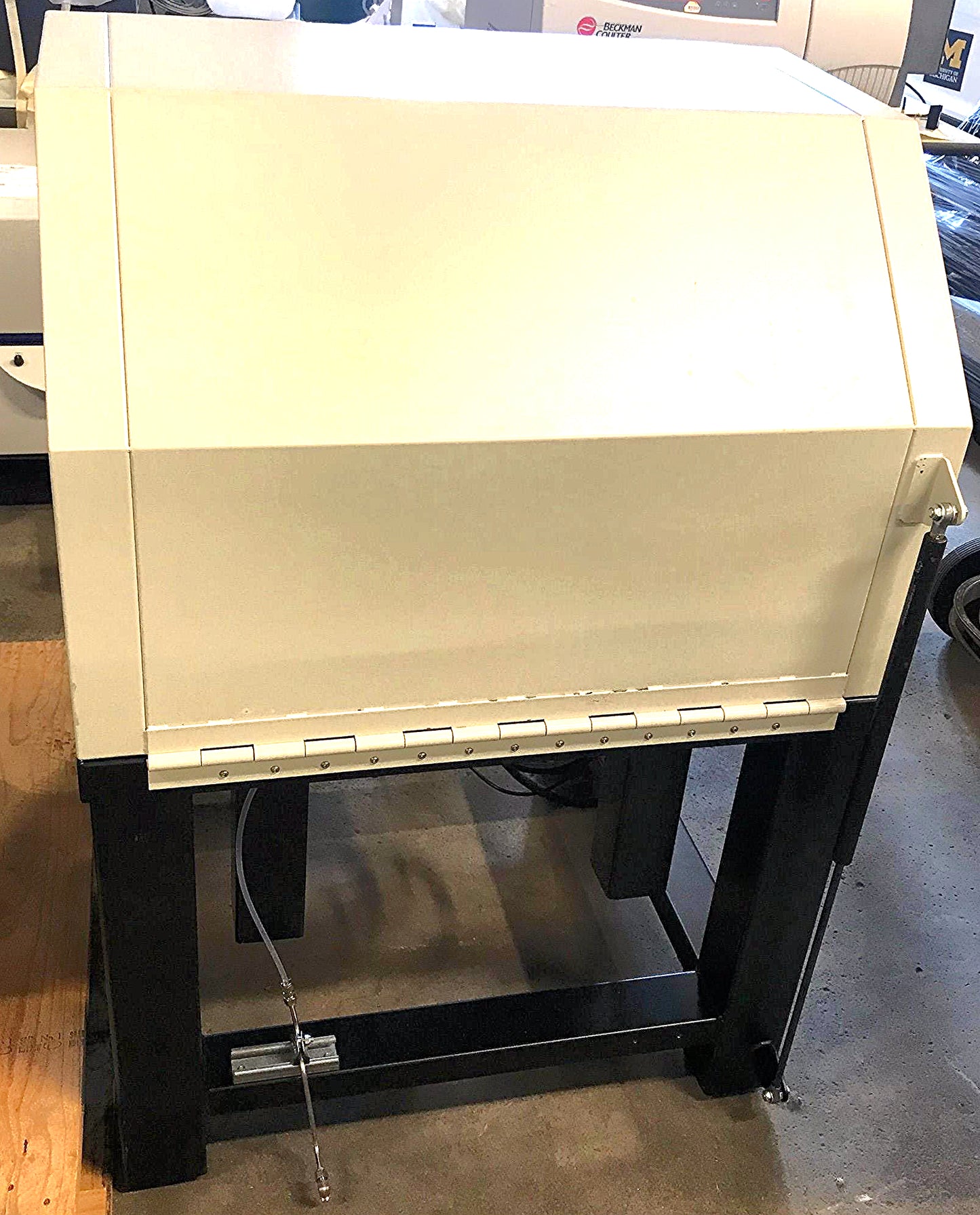 VEECO DIGITAL INSTRUMENT DIMENSION V D3100V MICROSCOPE NANOMECHANIICAL TMC TABLE