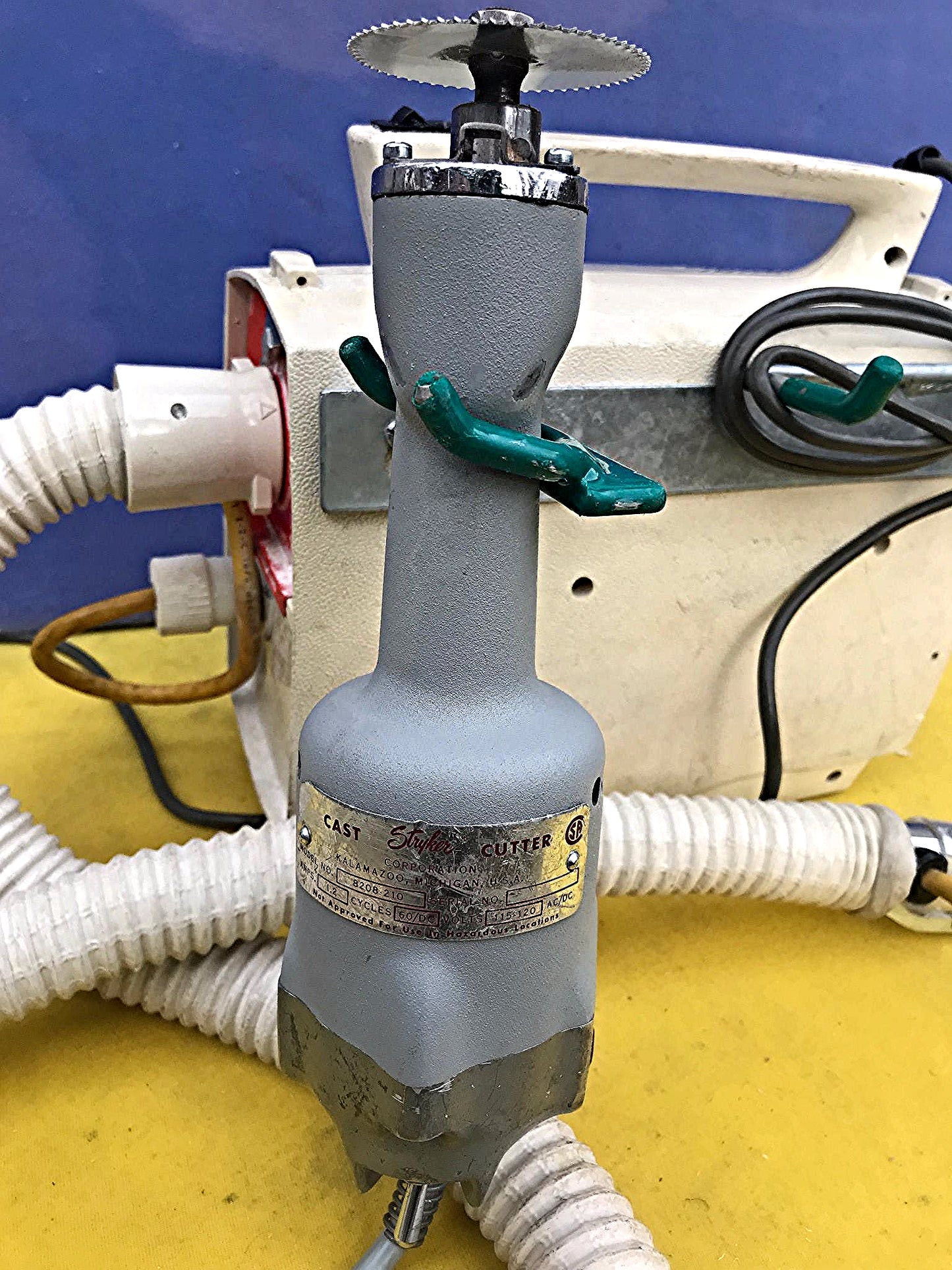 STRYKER 8208 CAST SAW CUTTER AUTOPSY INCLUDES BLADE & 865 VACUUM WATCH VIDEO