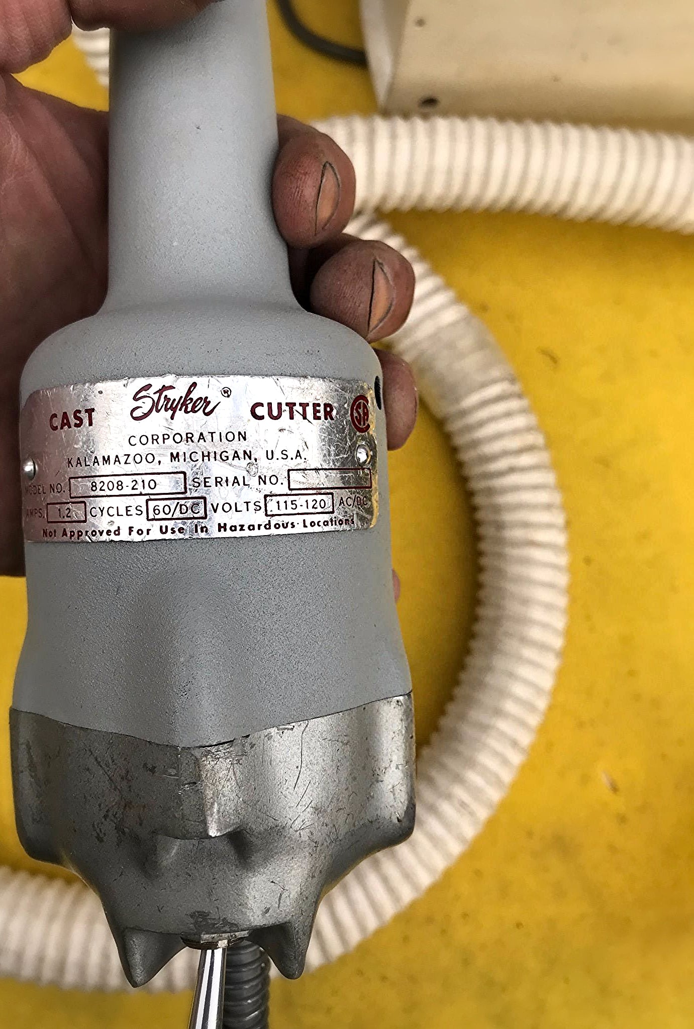 STRYKER 8208 CAST SAW CUTTER AUTOPSY INCLUDES BLADE & 865 VACUUM WATCH VIDEO