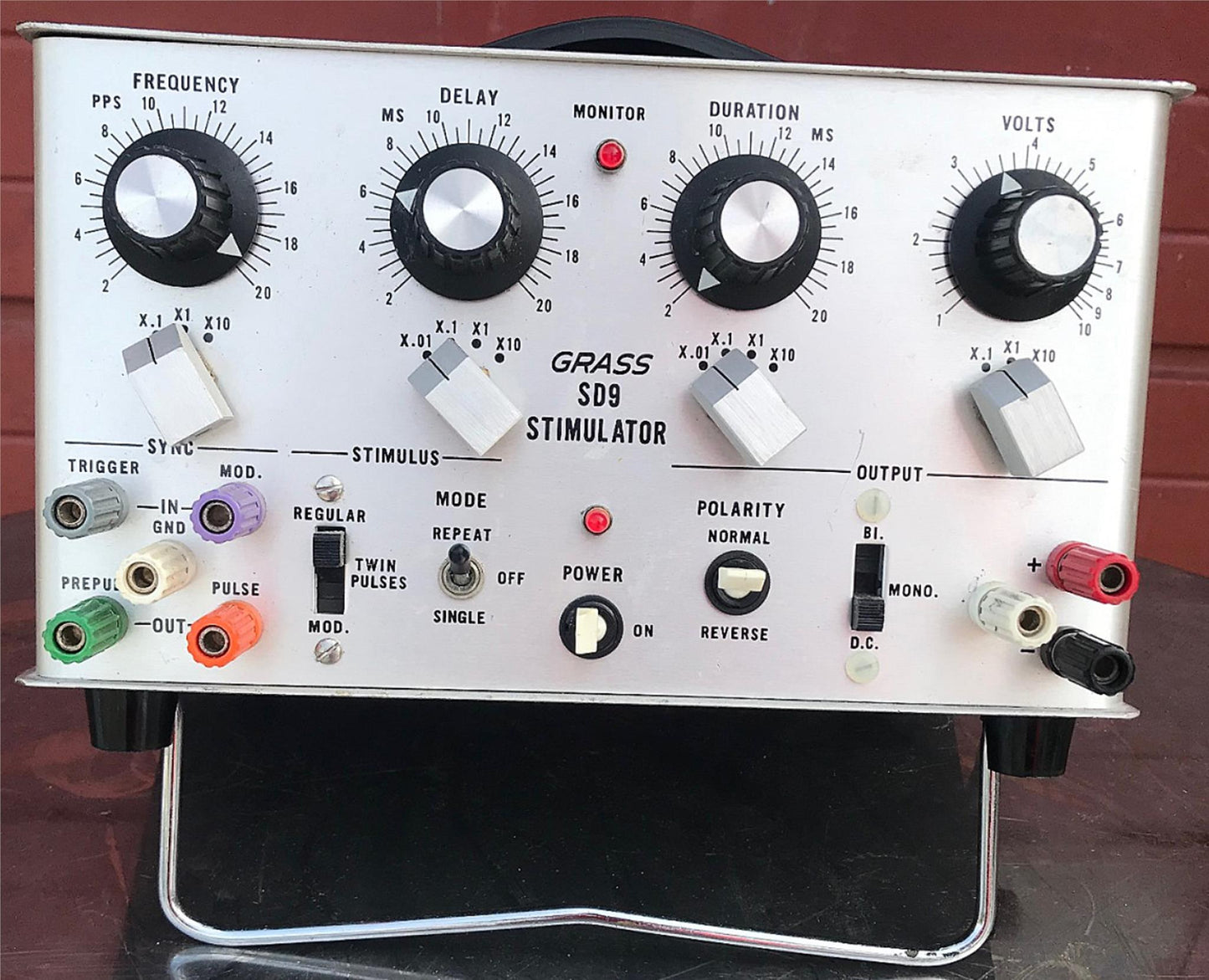 GRASS SD9B NERVE STIMULATOR NEUROLOGY 100% WORKING WATCH VIDEO FREE SHIP