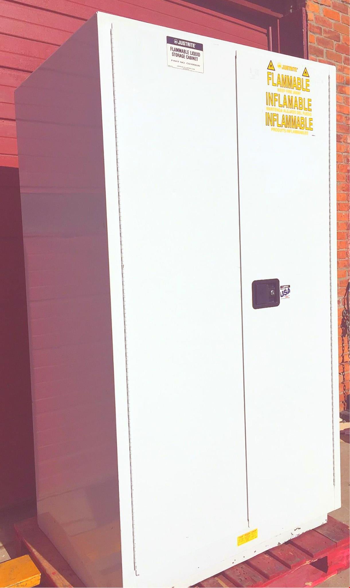 100 Liter JUSTRITE INFLAMMABLE SURE GRIP CABINET PASS THROUGH VALVE FREE SHIP