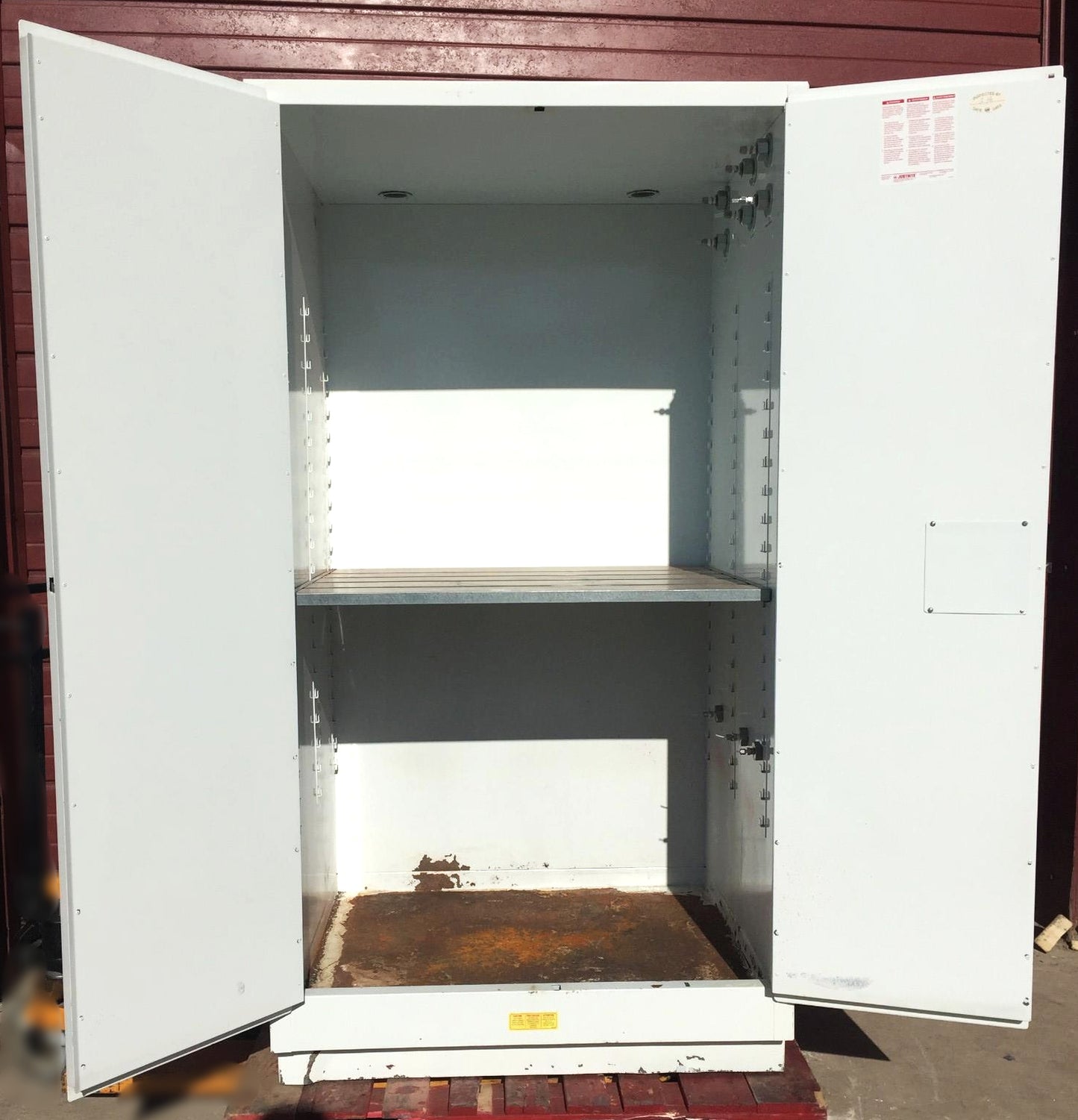 100 Liter JUSTRITE INFLAMMABLE SURE GRIP CABINET PASS THROUGH VALVE FREE SHIP