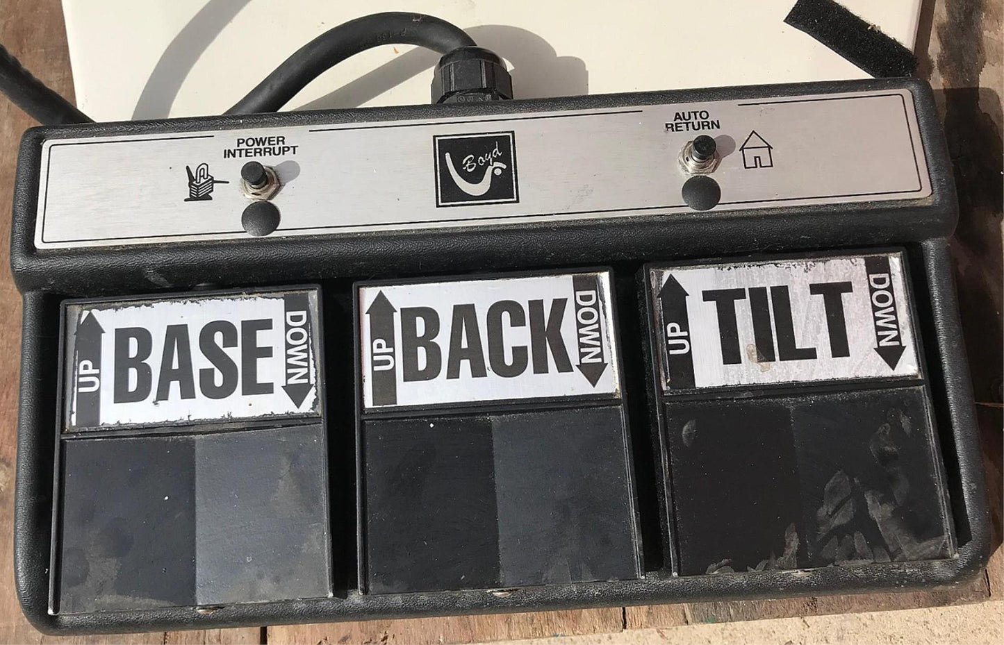 BOYD S-910/3 HI-LO POWER PATIENT EXAM SURGICAL CHAIR REMOTE WATCH VIDEO