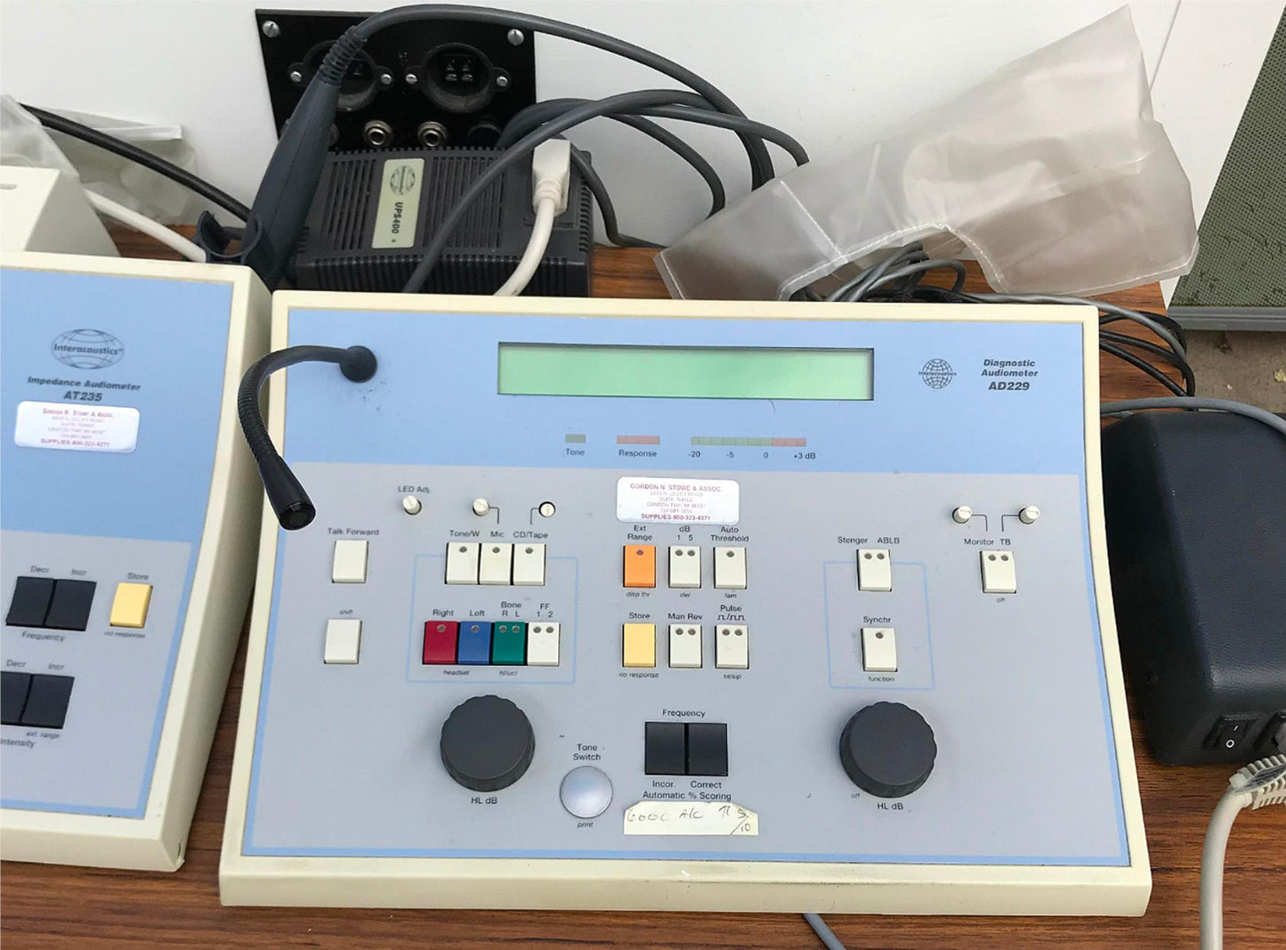 INTERACOUSTICS AT235 AUDIOMETER w/ PROBE & AD229 SOUND CHAMBER BOOTH WATCH VIDEO