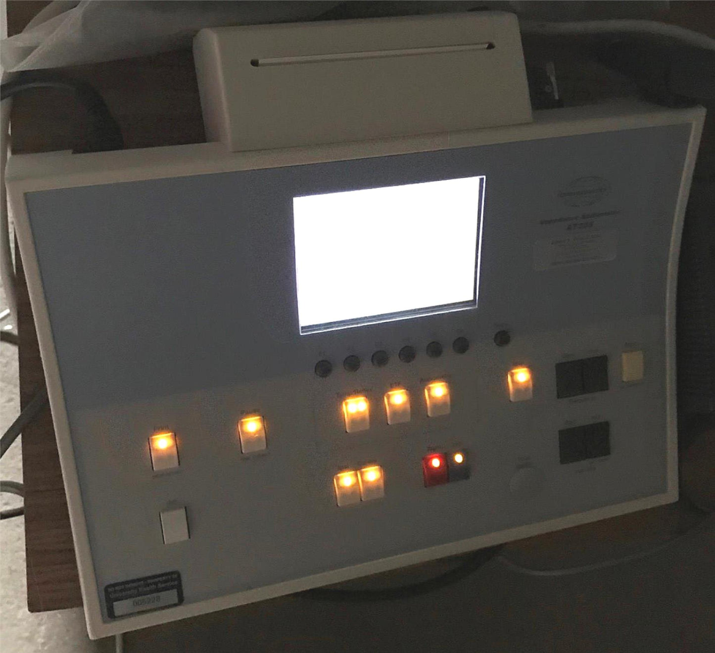 INTERACOUSTICS AT235 AUDIOMETER w/ PROBE & AD229 SOUND CHAMBER BOOTH WATCH VIDEO