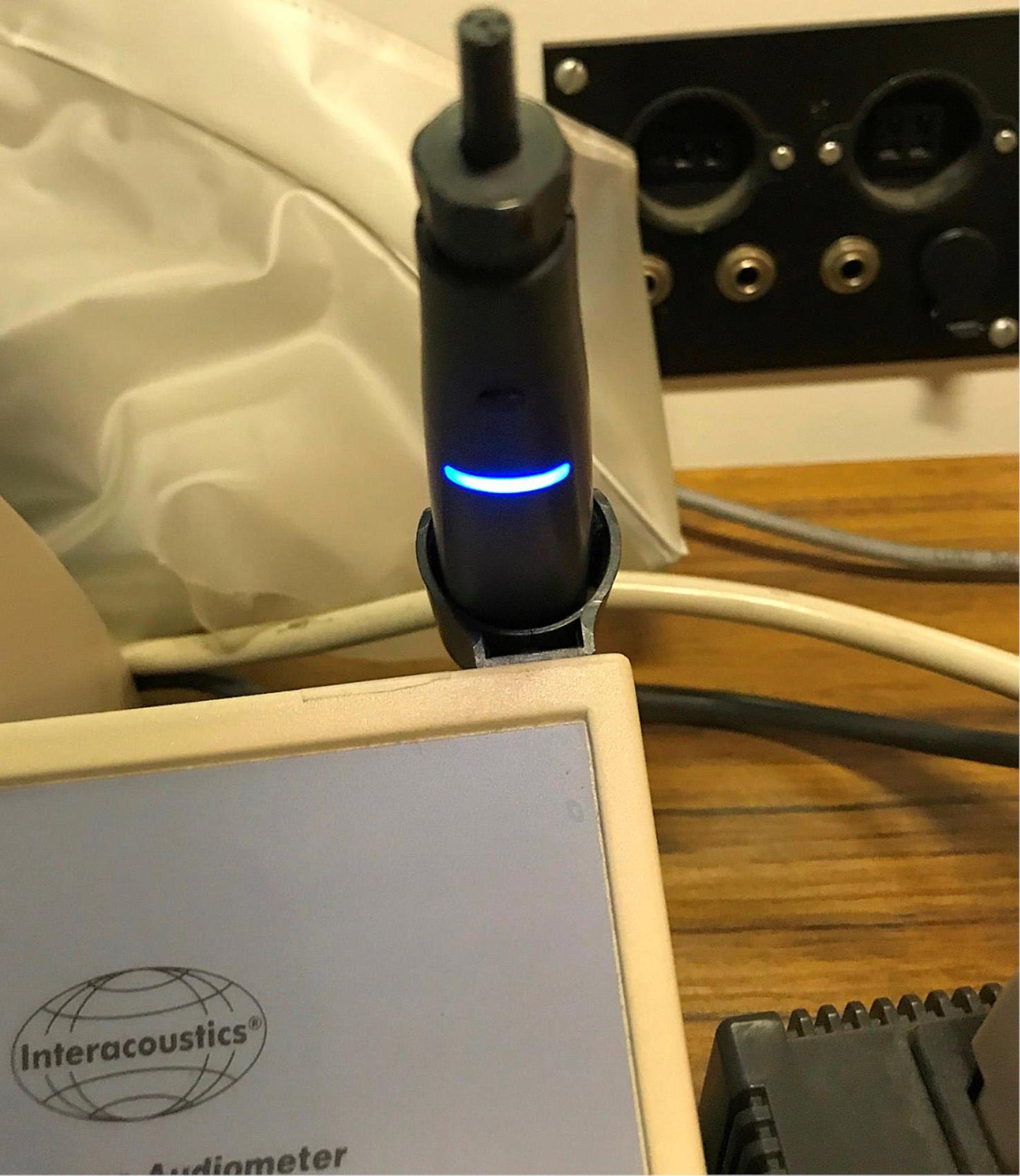 INTERACOUSTICS AT235 AUDIOMETER w/ PROBE & AD229 SOUND CHAMBER BOOTH WATCH VIDEO
