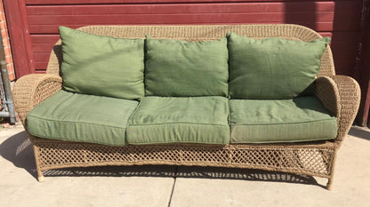 WONDERFUL RATTAN SOFA GREEN FABRIC CUSHIONS NO RIPS NO TEARS FREE SHIPPING