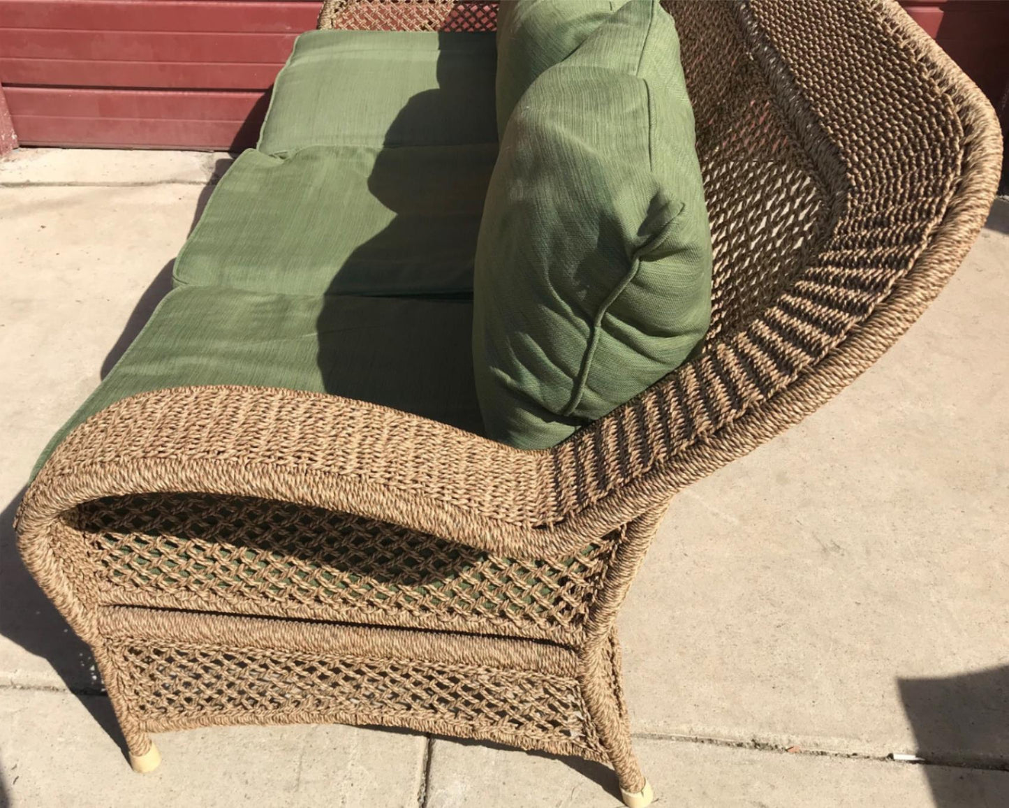 WONDERFUL RATTAN SOFA GREEN FABRIC CUSHIONS NO RIPS NO TEARS FREE SHIPPING
