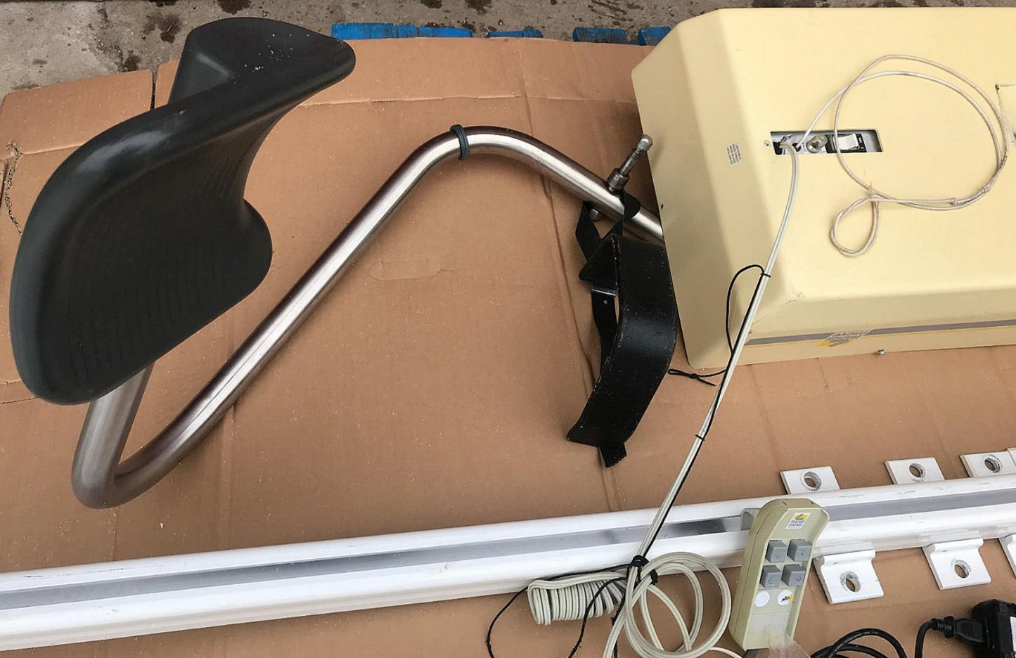 HANDI MOVE SURE HANDS PATIENT CEILING LIFT INCLUDES THE TRACK WATCH VIDEO