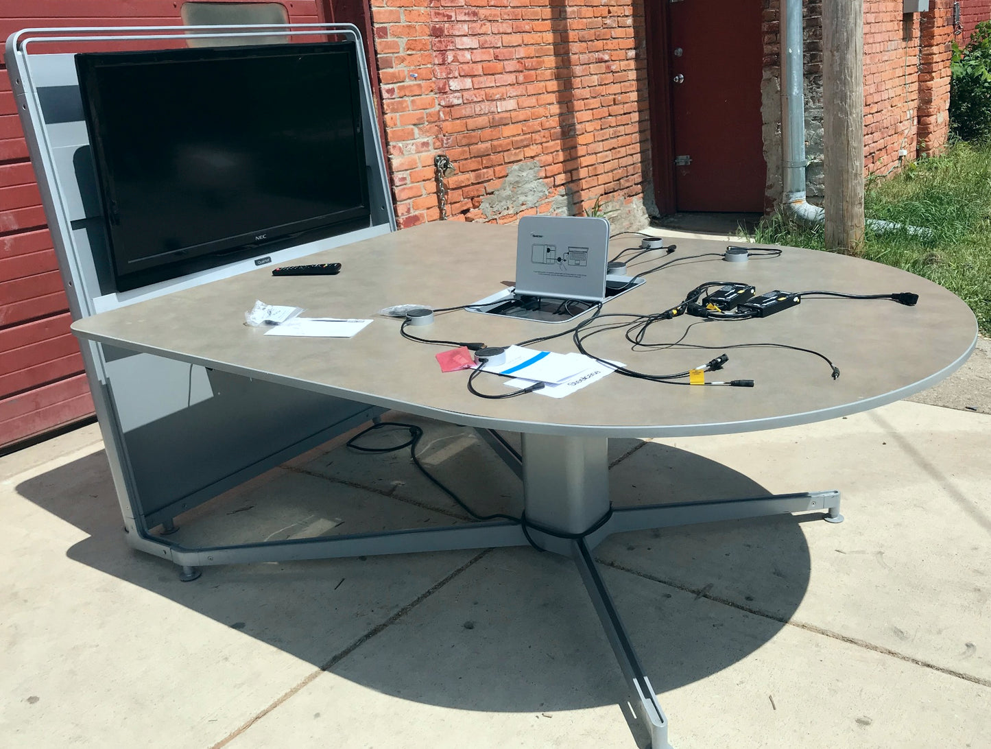 STEELCASE MEDIASCAPE SP106-101 & 5 VIRTUAL PUCKs NEC HDMI E422(L420UT CONFERENCE