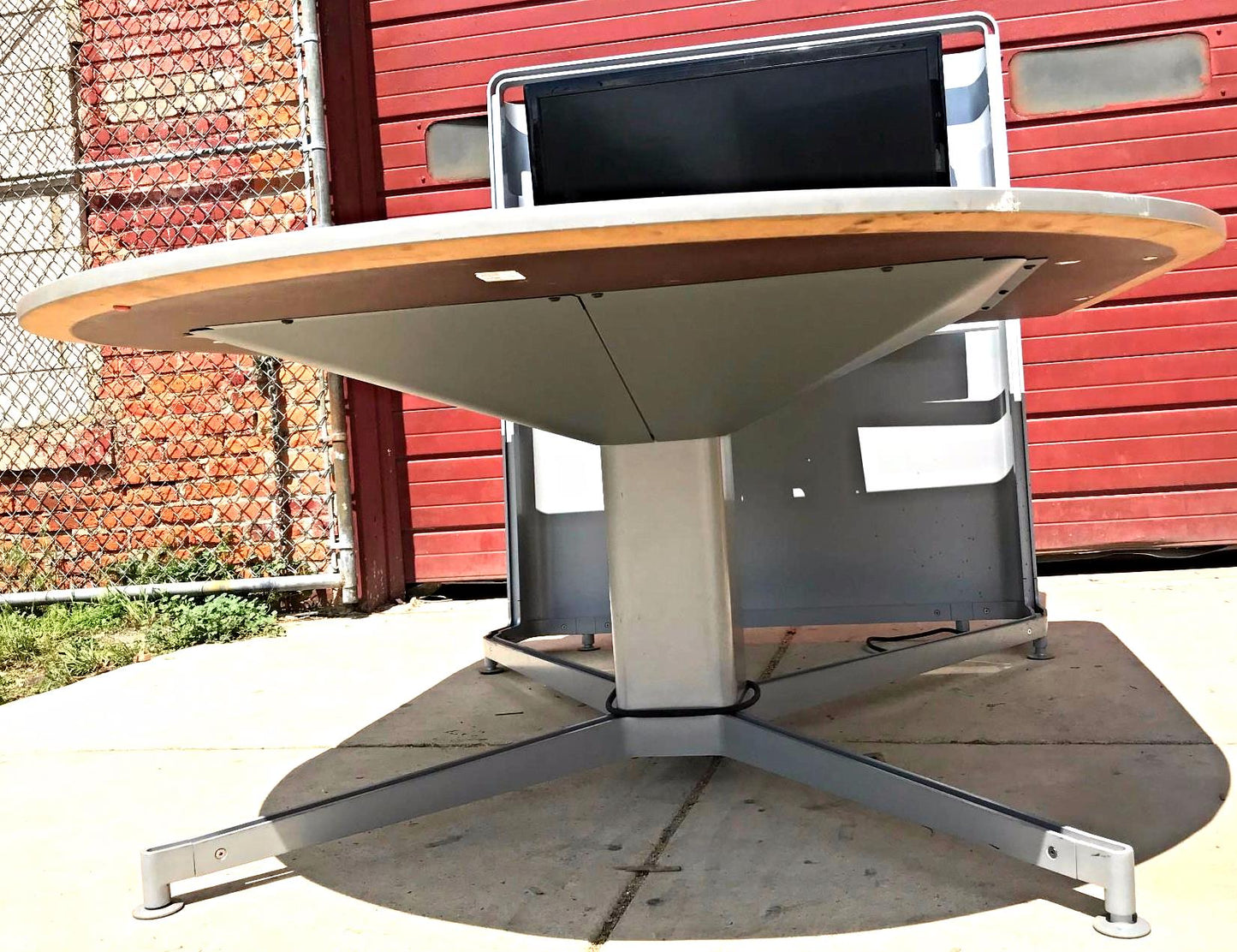 STEELCASE MEDIASCAPE SP106-101 & 5 VIRTUAL PUCKs NEC HDMI E422(L420UT CONFERENCE