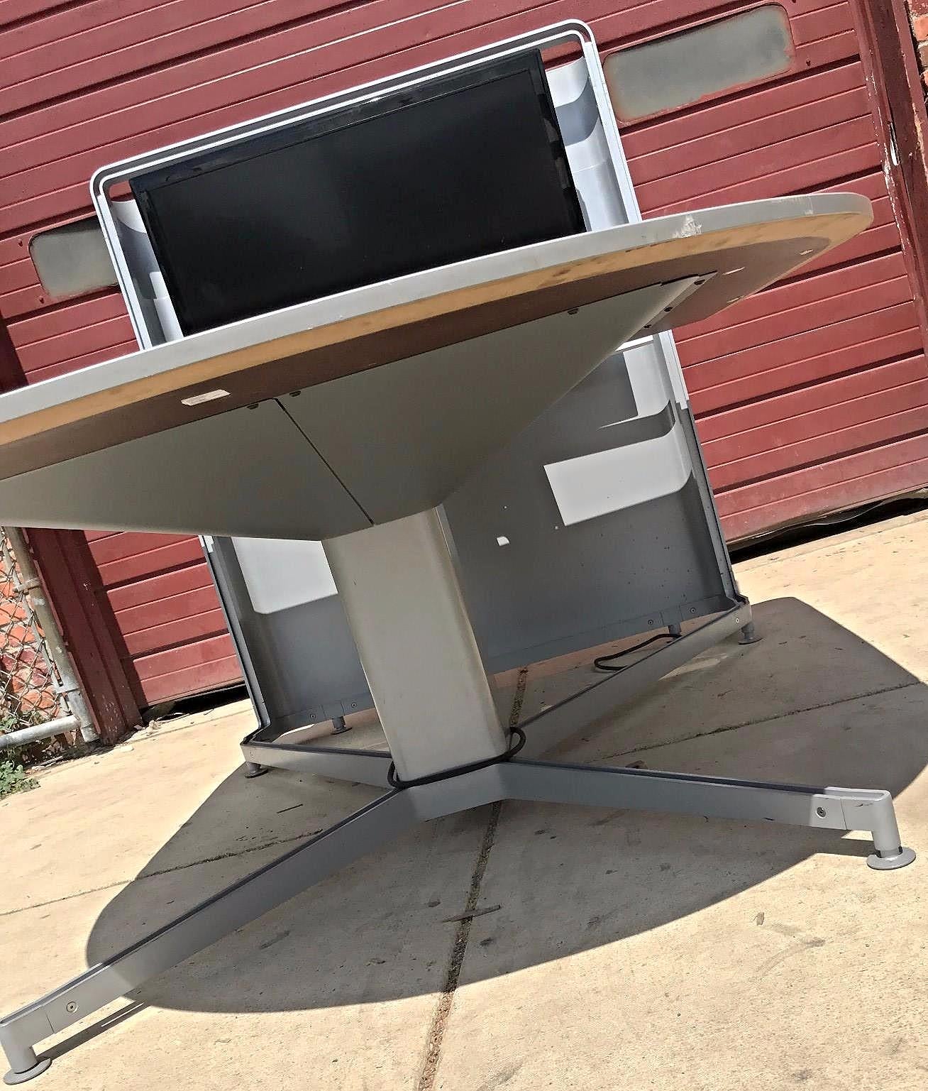 STEELCASE MEDIASCAPE SP106-101 & 5 VIRTUAL PUCKs NEC HDMI E422(L420UT CONFERENCE