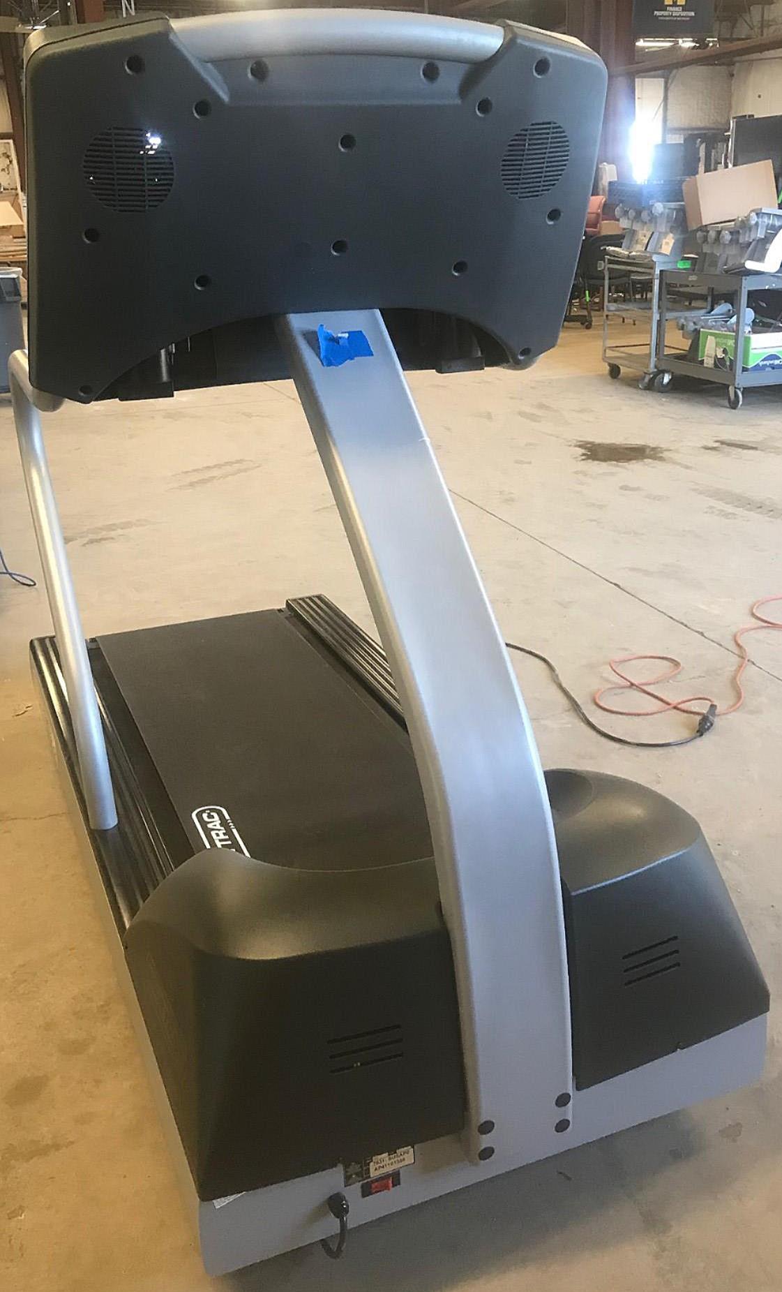 STAR TRAC PRO 7631 HEAVY DUTY TREADMILL with ORIGINAL RUNNING BELT WATCH VIDEO