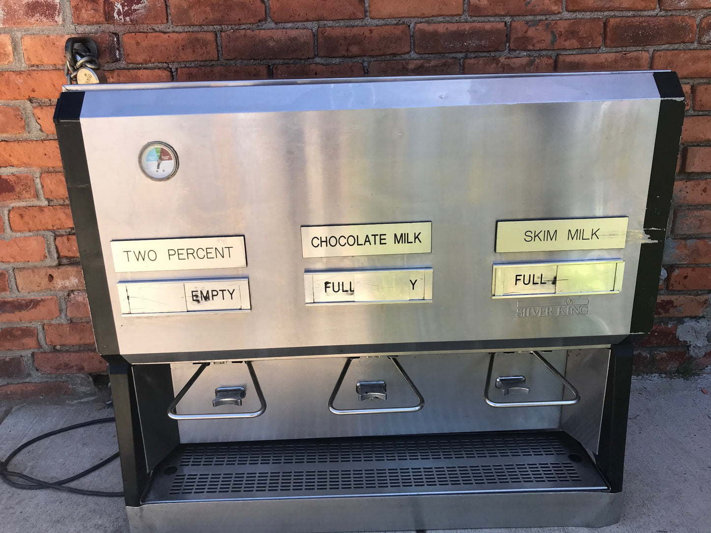 SILVER KING SK-15MAJ REFRIGERATED COMMERCIAL MILK BEVERAGE 3 VALVE DISPENSER