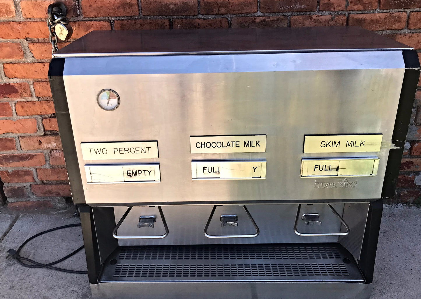 SILVER KING SK-15MAJ REFRIGERATED COMMERCIAL MILK BEVERAGE 3 VALVE DISPENSER