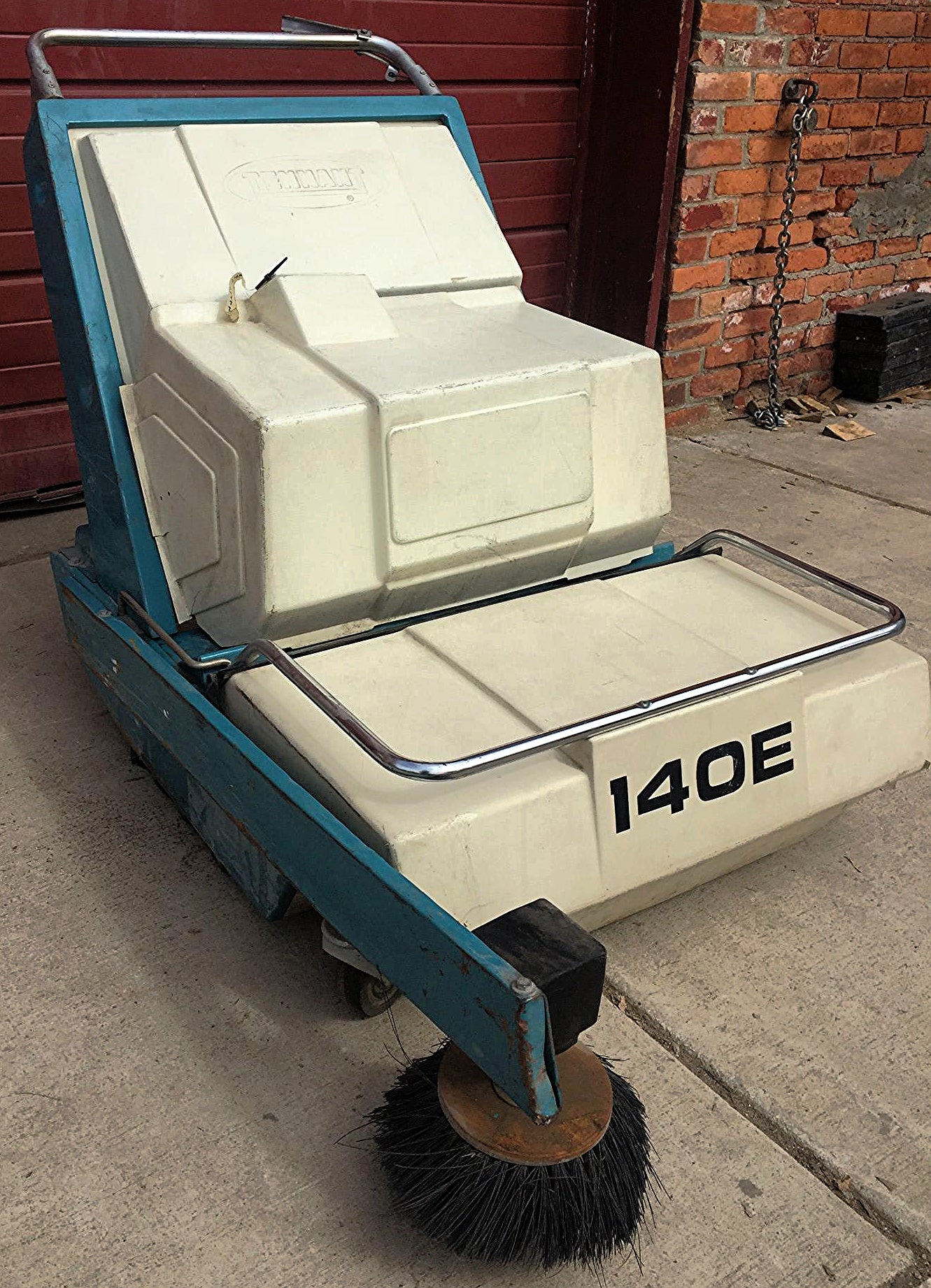 TENNANT 140-E NOBLES SCOUT 37B WALK BEHIND AUTO POWER SWEEPER WATCHVIDEOFREESHIP