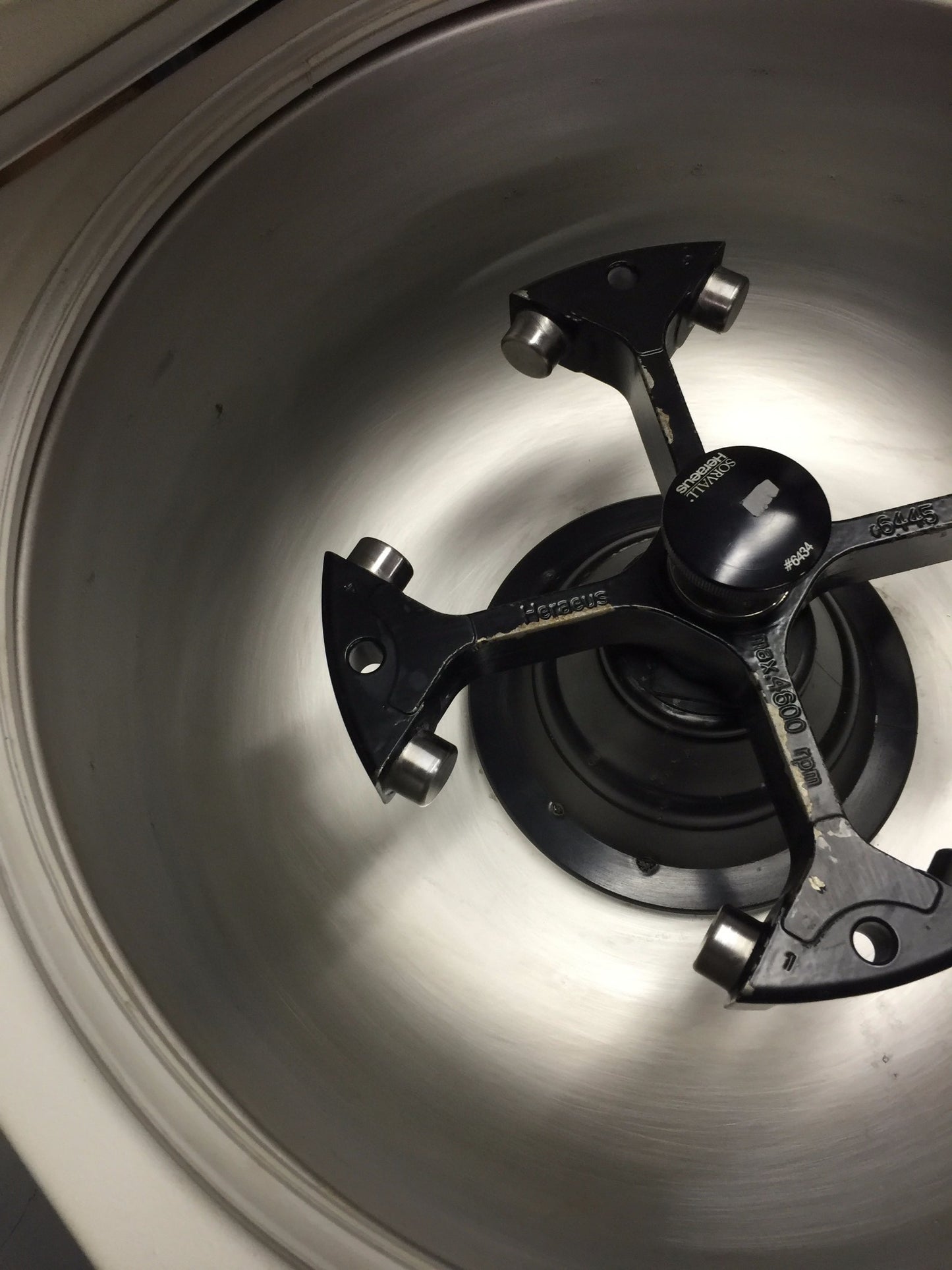 SORVAL LEGEND HAREAUS CENTRIFUGE WITH ROTOR