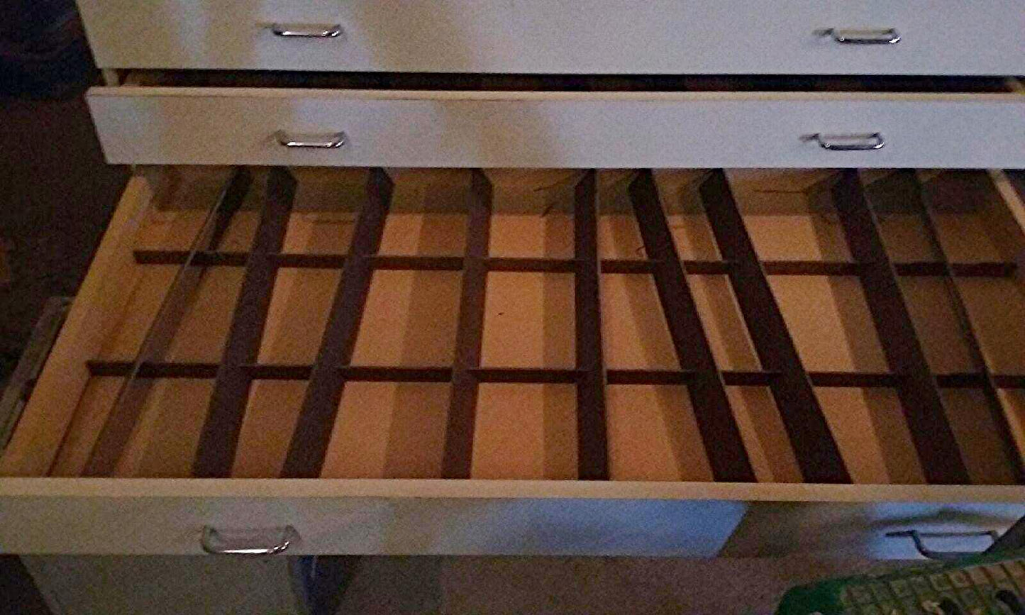 13 DRAWER WOODEN MAP FILE WHITE FORMICA BLUEPRINT ART SUPPLY CABINET WHEEL 44x22