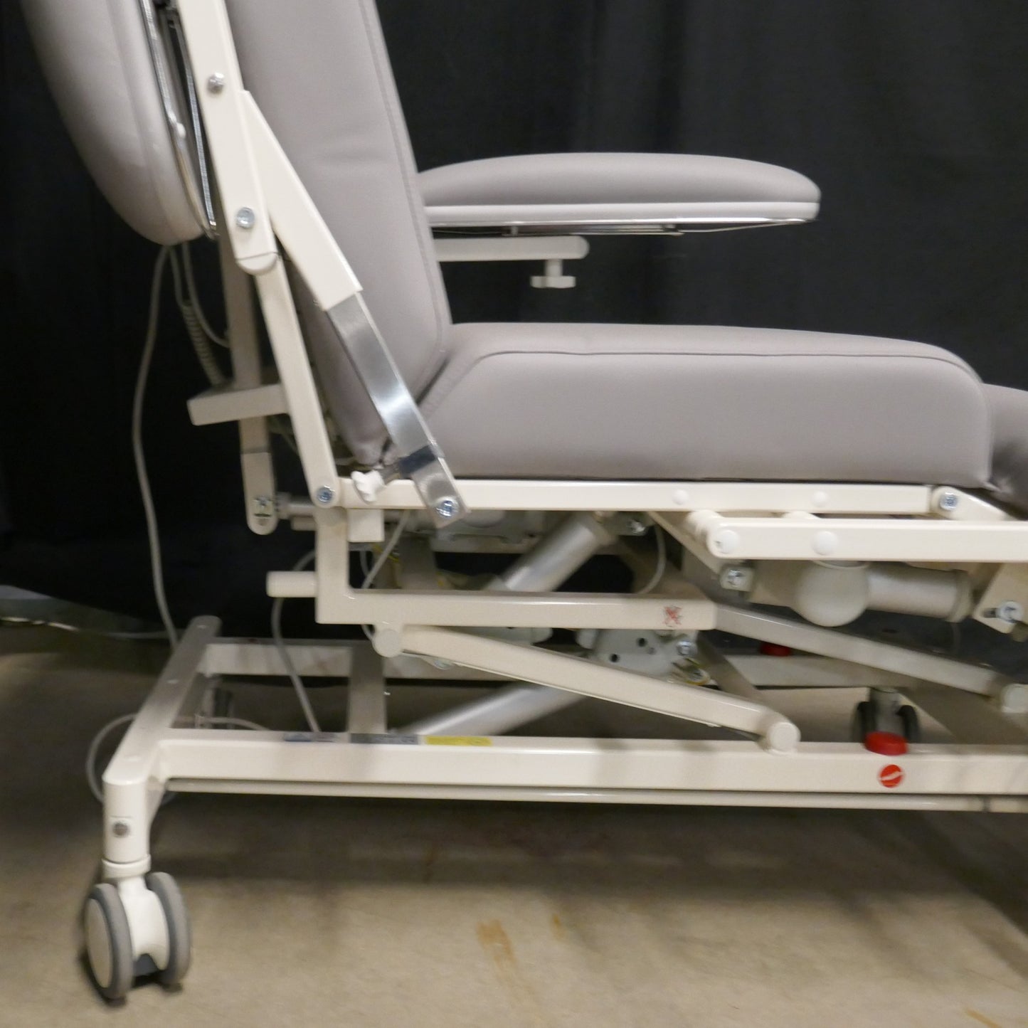 DIGITERM® COMFORT-4 ECO RECLINER ELECTRIC DIALYSIS MEDICAL CHAIR WATCH VIDEO