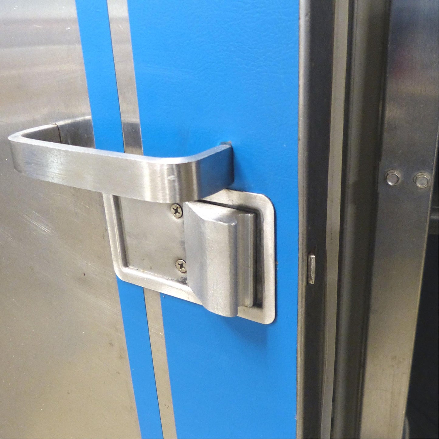 CARTER HOFFMANN™ PHB650 2DOOR 60TRAY HIGH VOLUME REFRIGERATED MEAL DELIVERY CART