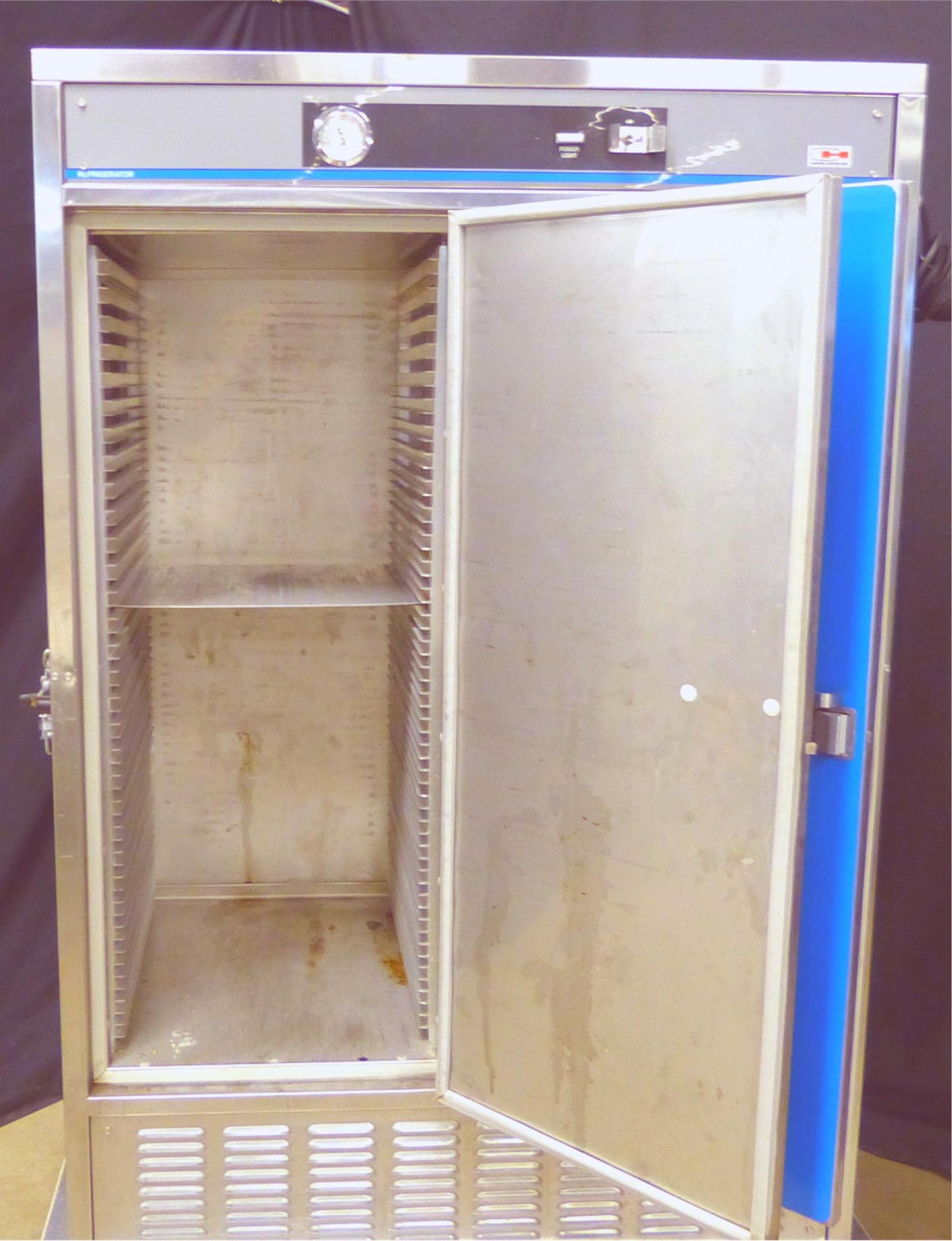 CARTER HOFFMANN™ PHB650 2DOOR 60TRAY HIGH VOLUME REFRIGERATED MEAL DELIVERY CART