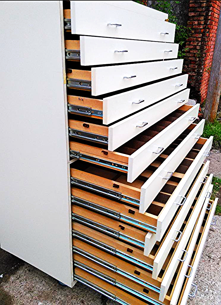 13 DRAWER WOODEN MAP FILE WHITE FORMICA BLUEPRINT ART SUPPLY CABINET WHEEL 44x22
