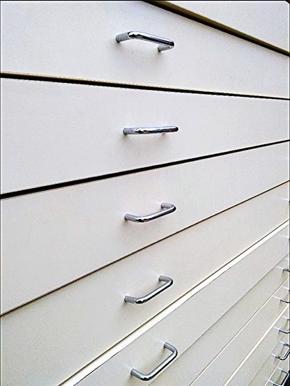 13 DRAWER WOODEN MAP FILE WHITE FORMICA BLUEPRINT ART SUPPLY CABINET WHEEL 44x22