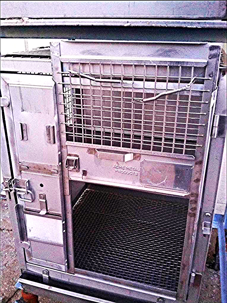 2 ACME VETERINARY PET CLINIC STAINLESS STEEL CAGE RACK WHEELS HUNT ANIMAL TURKEY