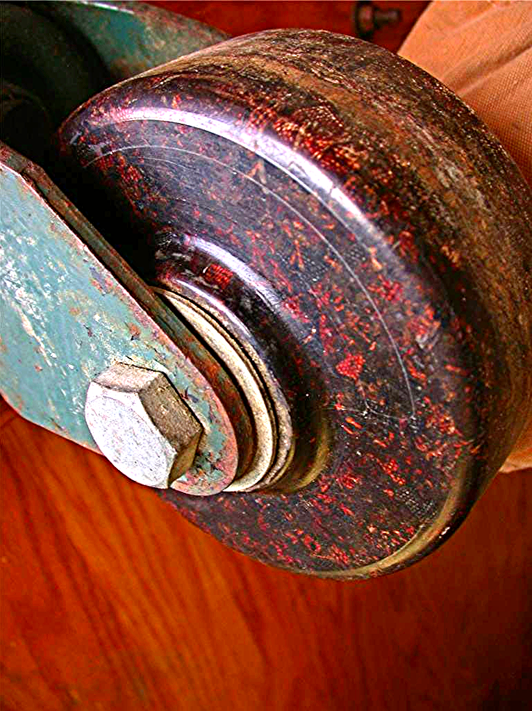 RARE COLSON INDUSTRIAL DESIGN OAK CART COFFEE TABLE 66x32x11 FOUR PHENOLIC WHEEL