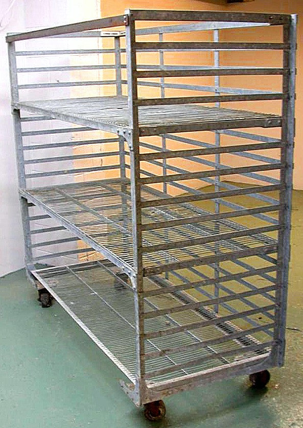 RARE INDUSTRIAL VINTAGE GALVANIZED STEAMPUNK BAKER RACK CART 3 SHELVES on Wheels