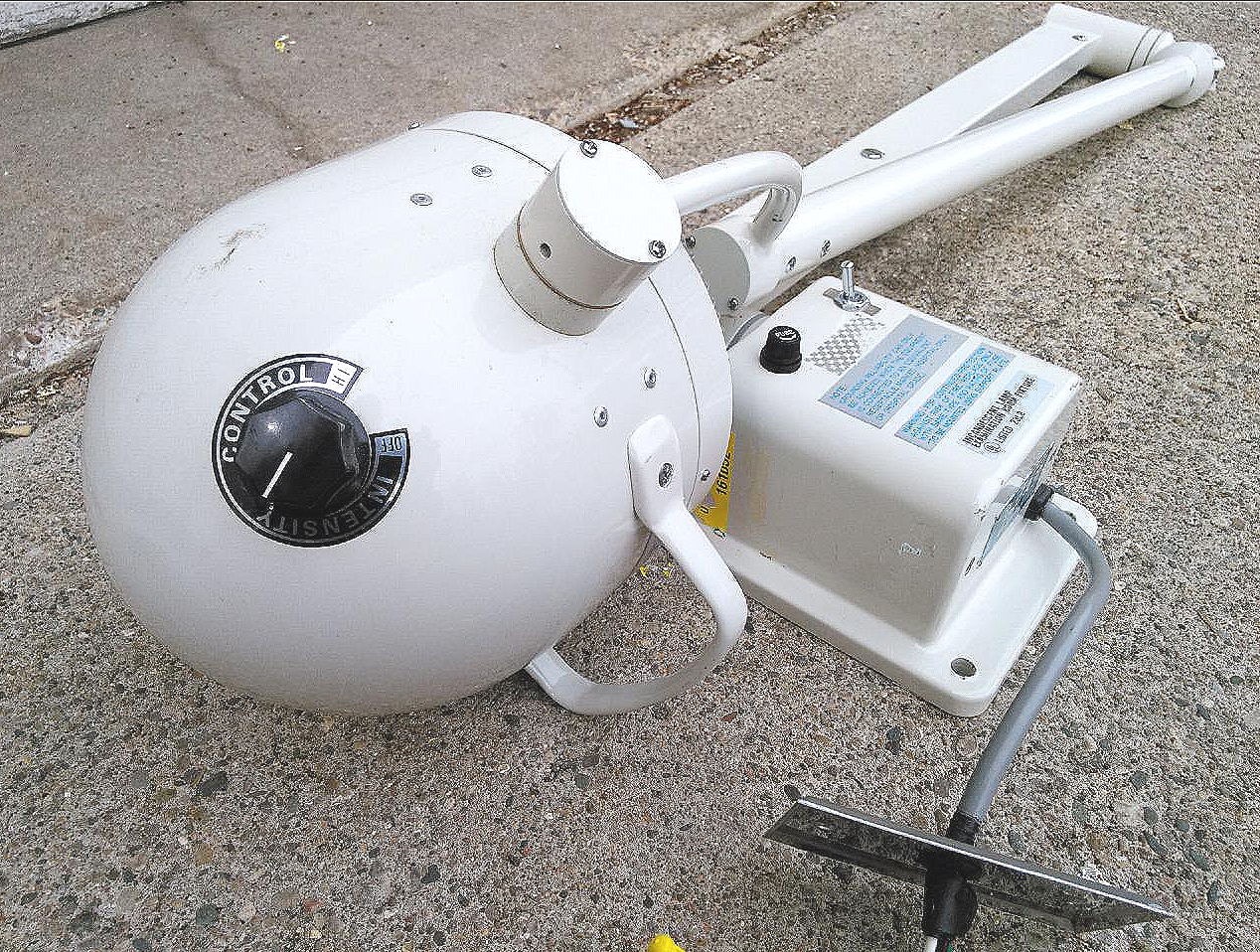 SKYTRON DAIICHI SOMEI 18W-FL1 LAB HOSPITAL SURGICAL LAMP w POWER SUPPLY FREESHIP