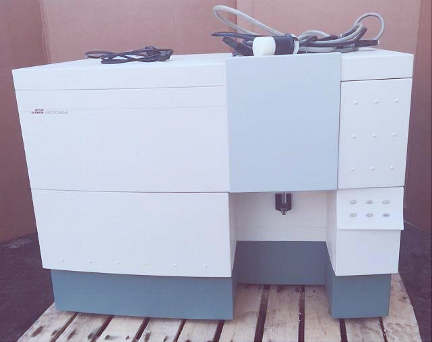 BECTON DICKINSON FACSCALIBUR FLUORESCENCE ACTIVATED CELL SORTER 4 FLOW CYTOMETER