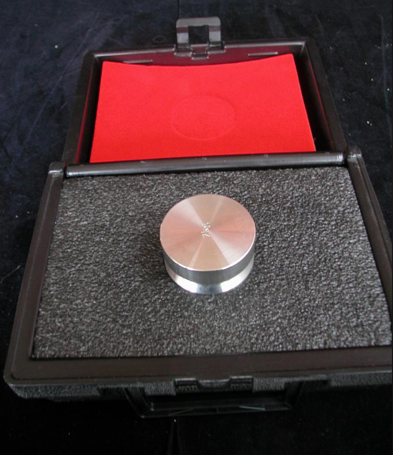 TROEMNER CALIBRATION WEIGHT 2KG KG KILOGRAM PLUS PROTECTIVE CASE FREE SHIPPING